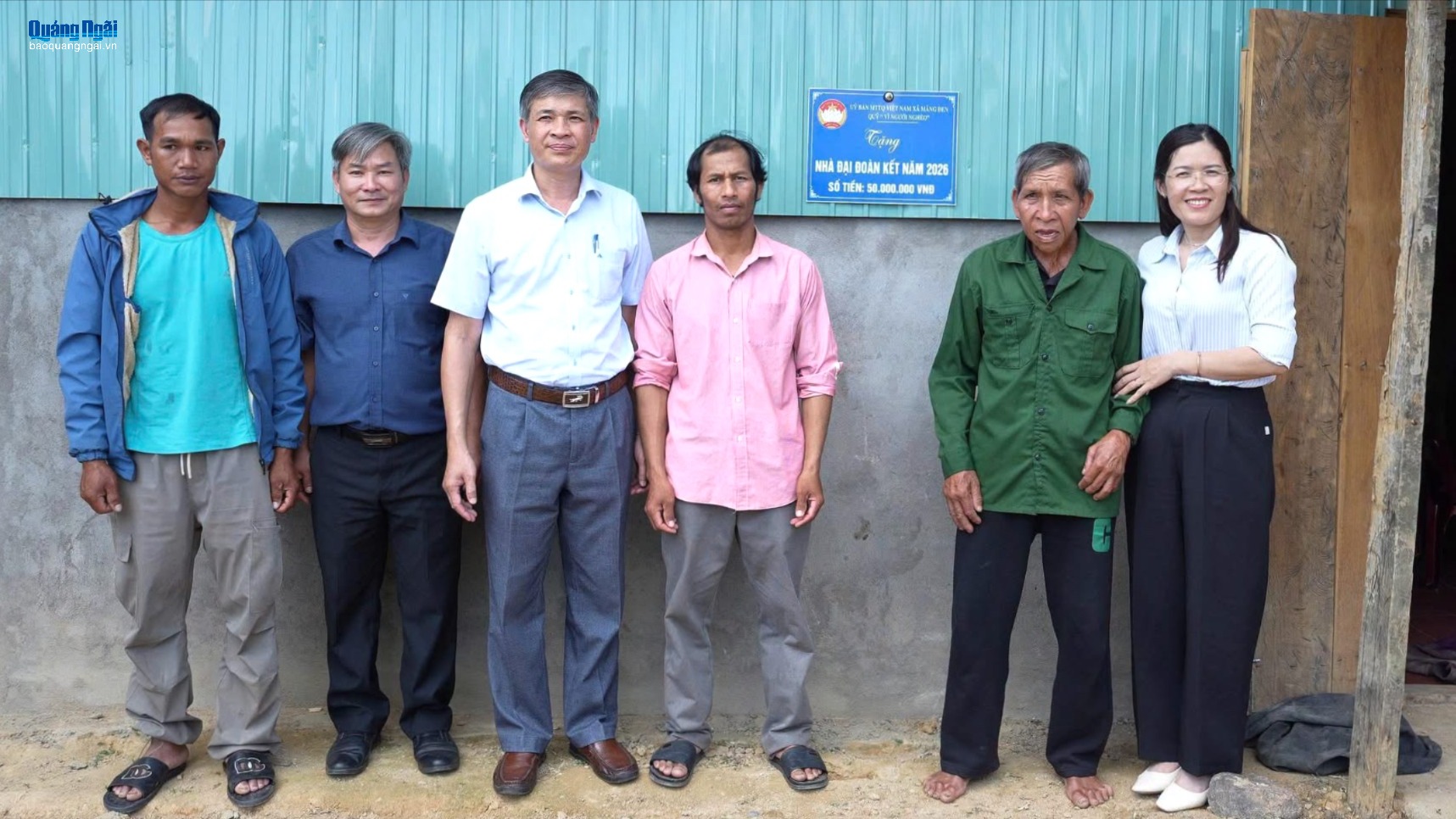 Trao nhà đại đoàn kết cho hộ khó khăn tại xã Măng Đen