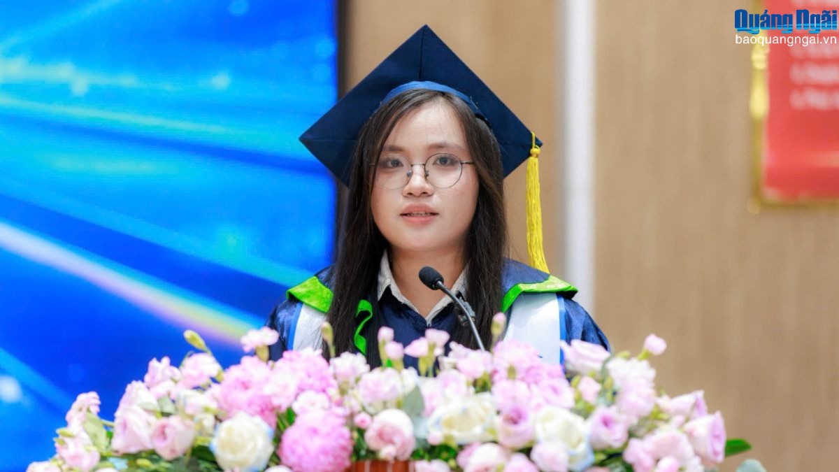 Nữ thủ khoa và hành trình theo đuổi đam mê