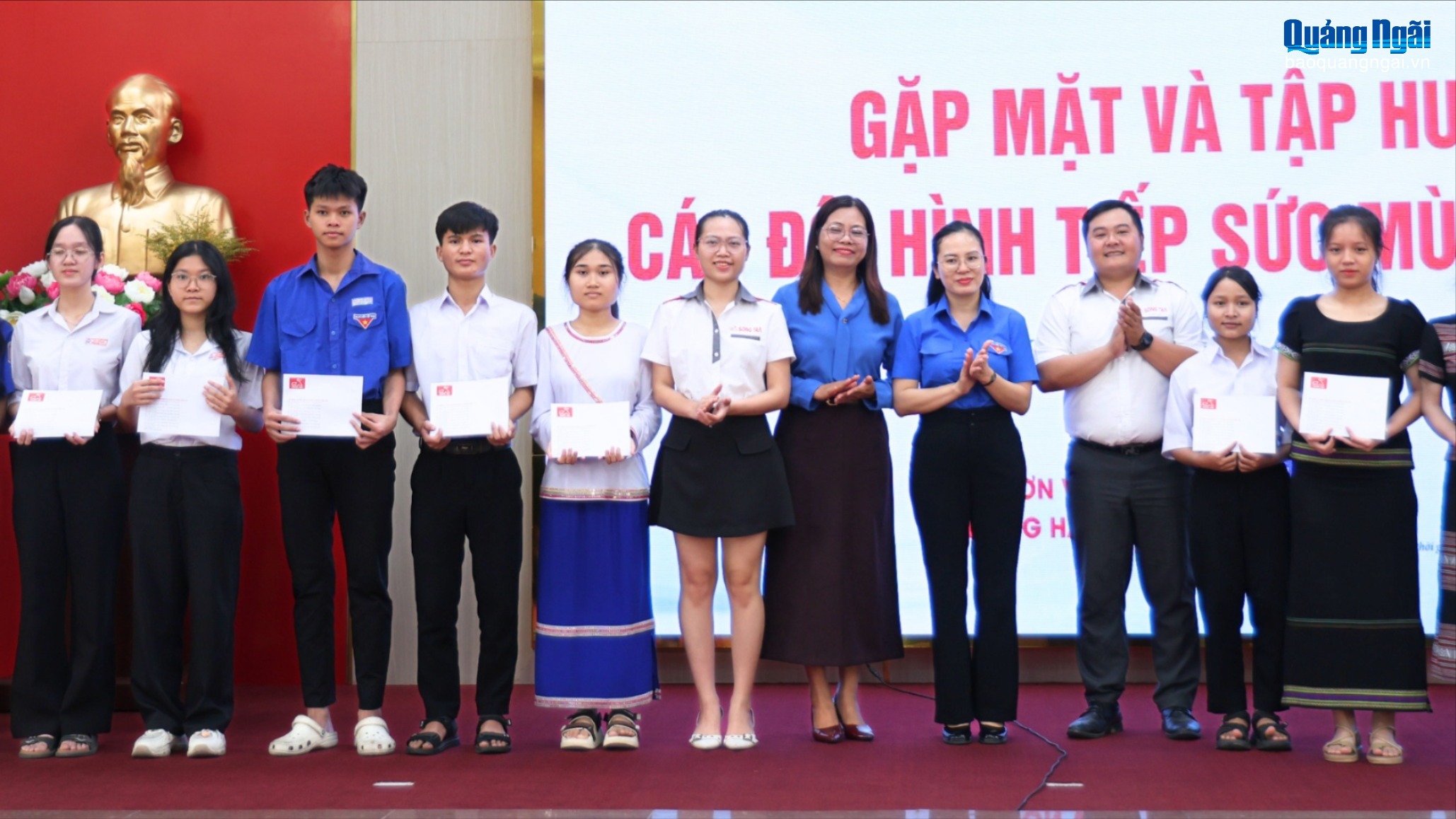 Hơn 2.000 tình nguyện viên sẵn sàng tiếp sức mùa thi