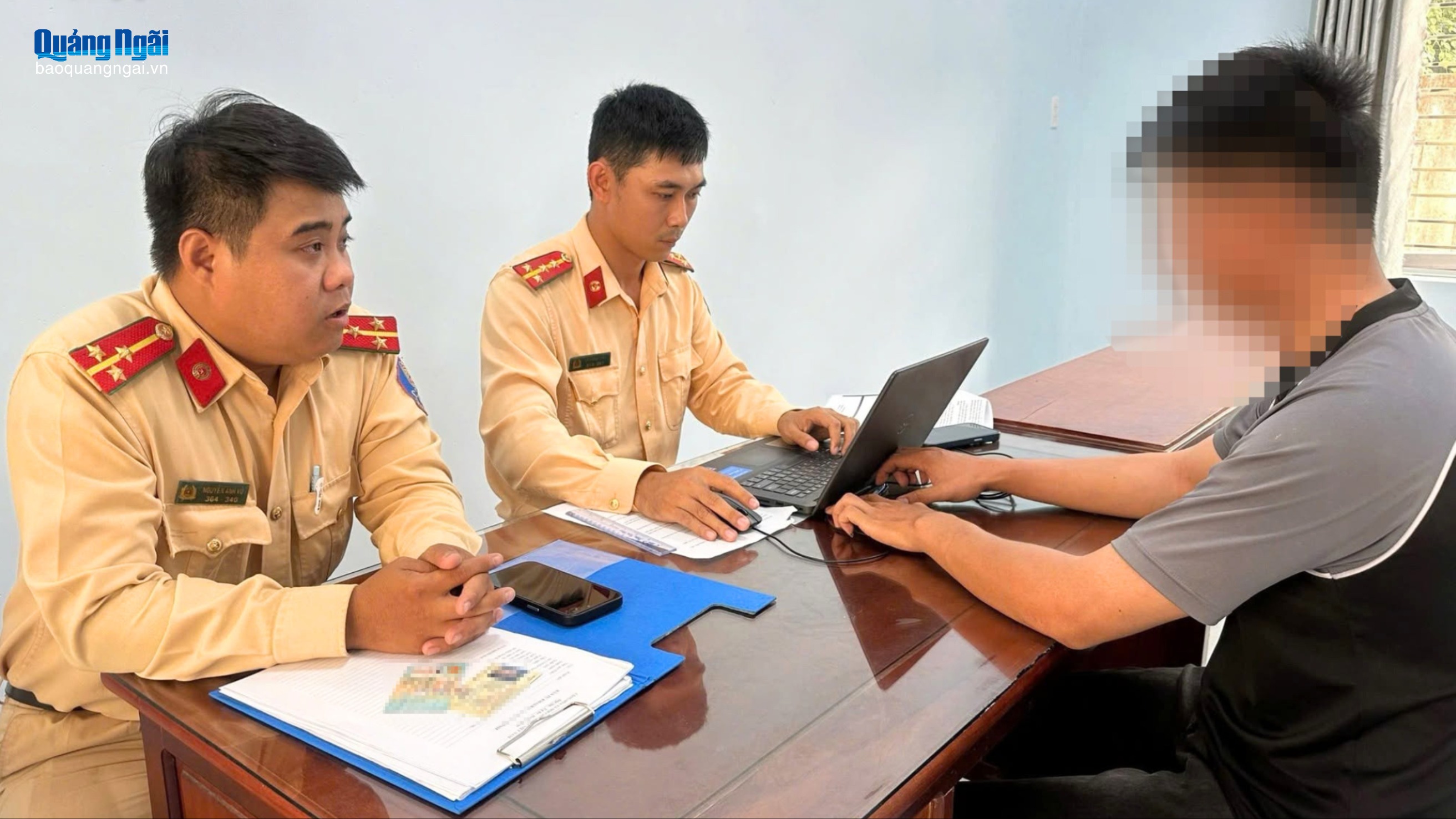Tài xế vượt rào chắn đường sắt bị xử phạt hơn 41 triệu đồng