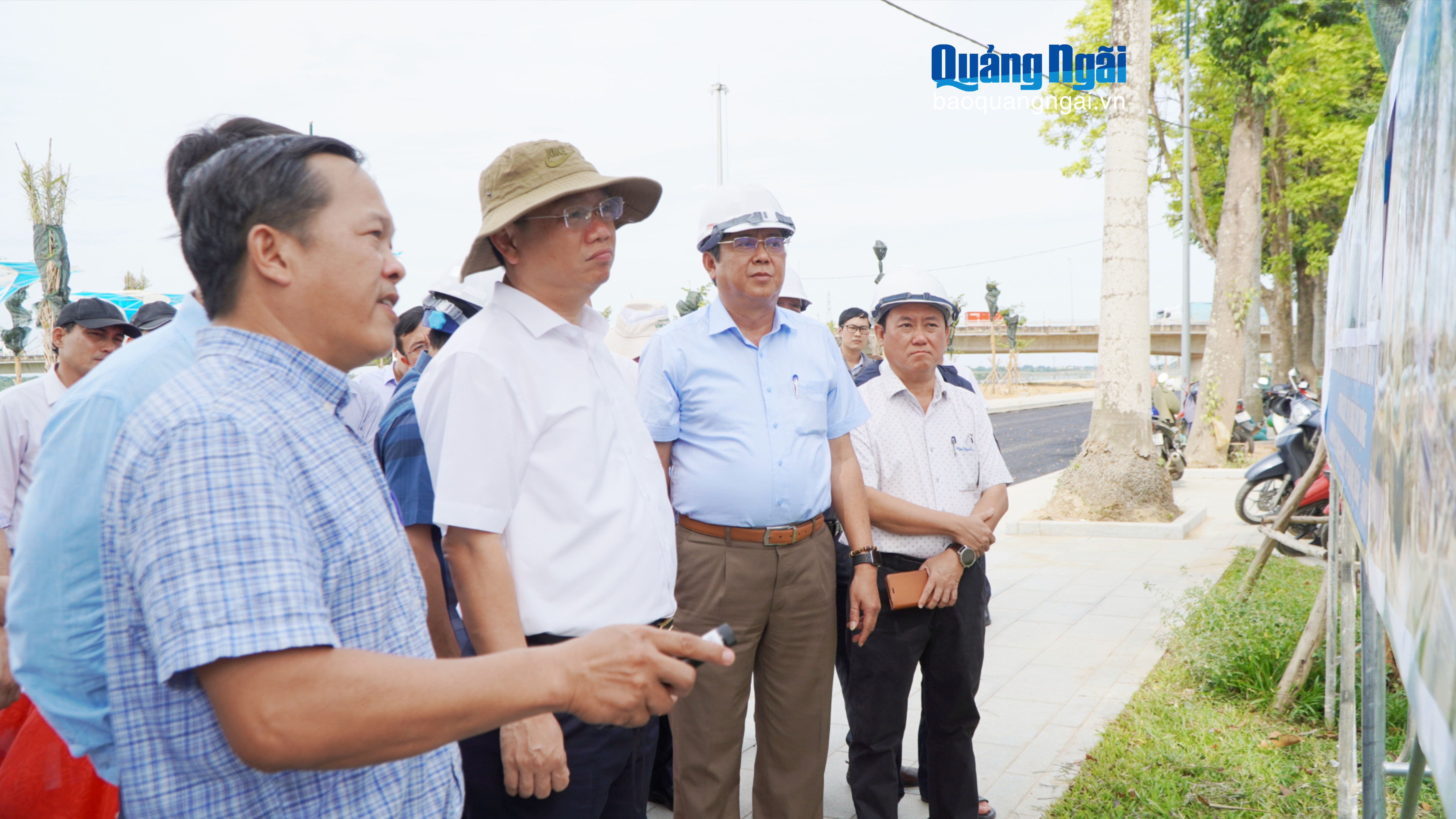 Sớm hoàn thành dự án Kè chống sạt lở và tôn tạo cảnh quan bờ Nam sông Trà Khúc
