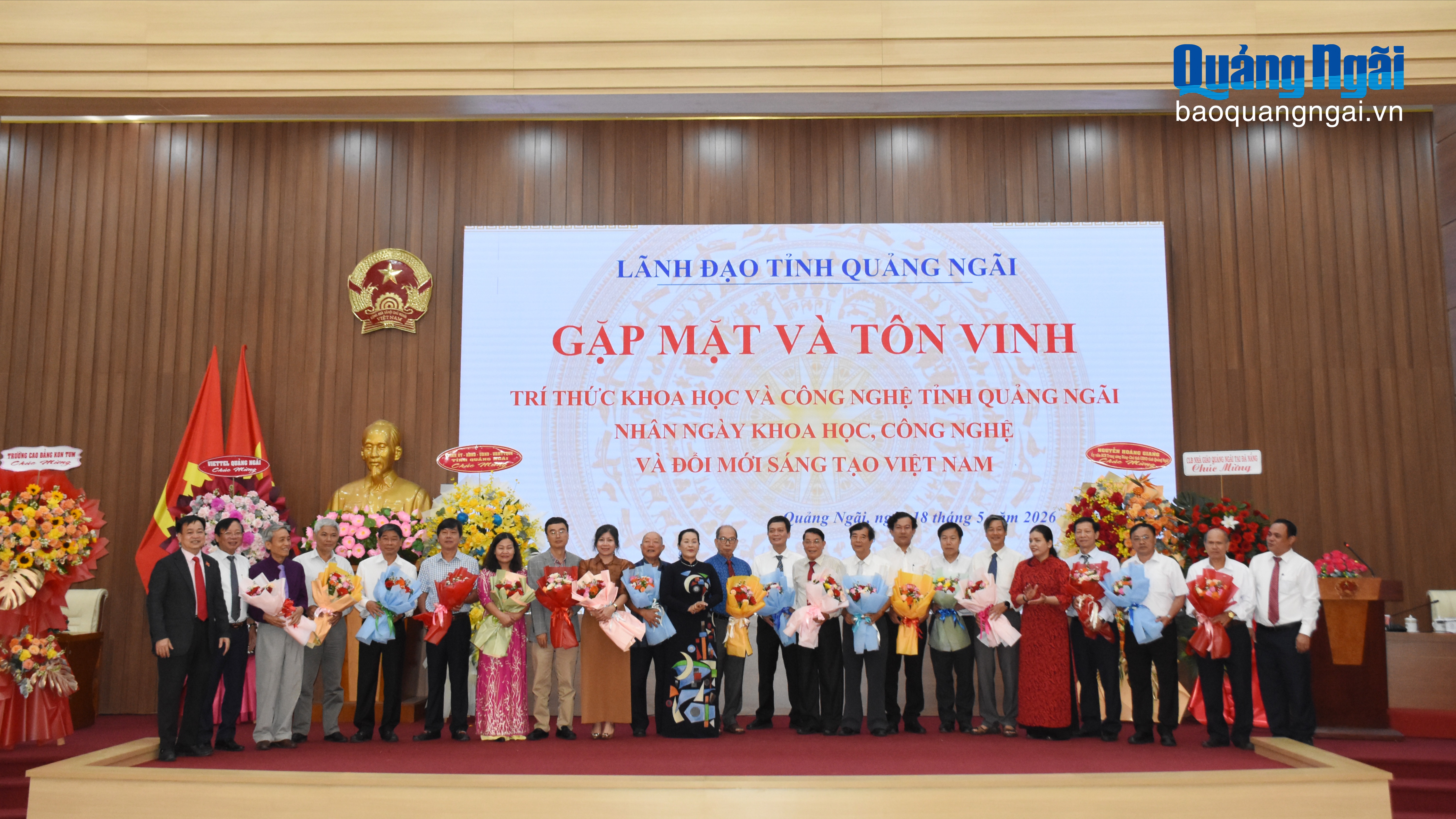 Gặp mặt và tôn vinh trí thức khoa học và công nghệ tiêu biểu
