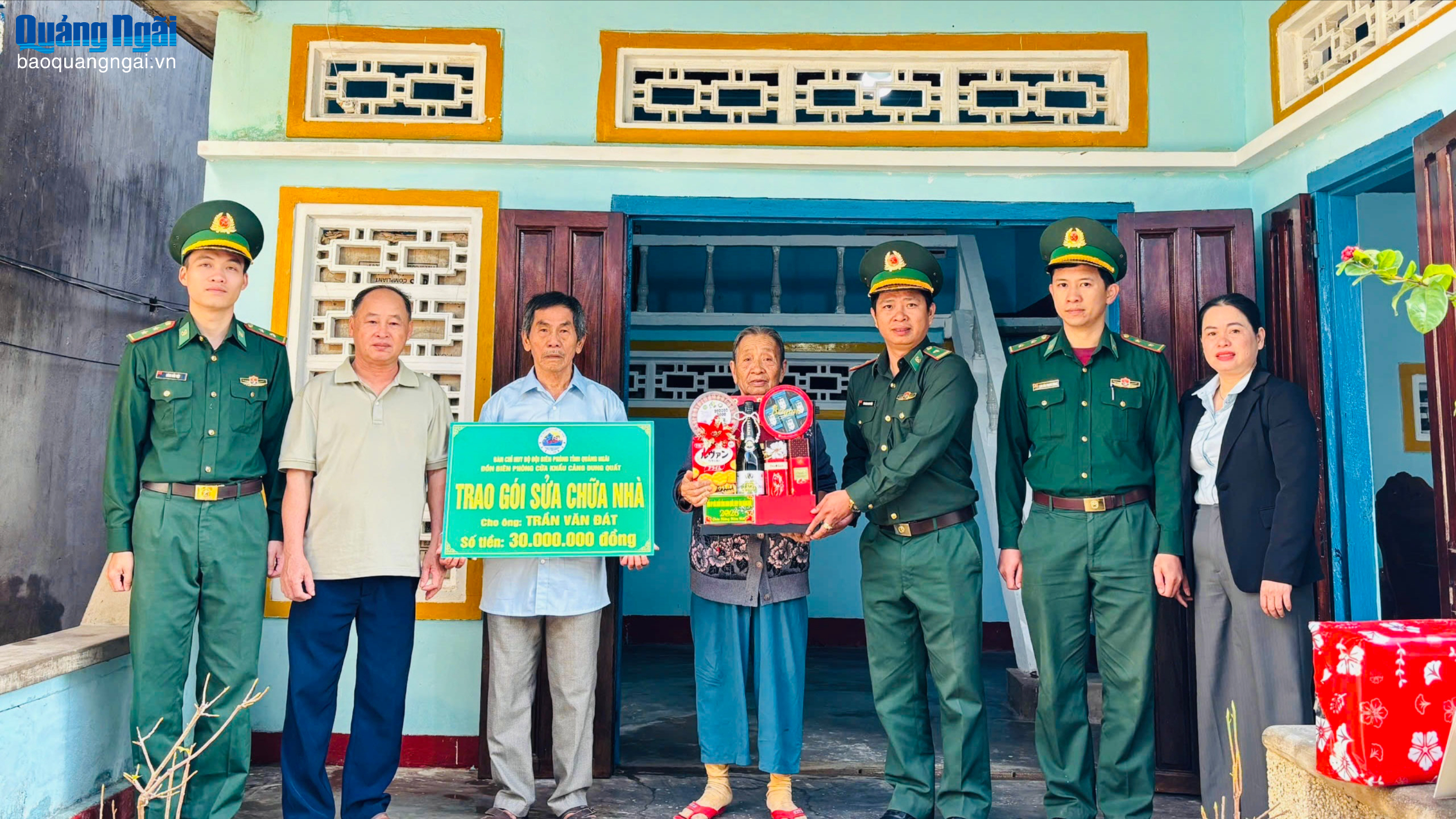 Chung tay sửa chữa nhà ở cho người già neo đơn