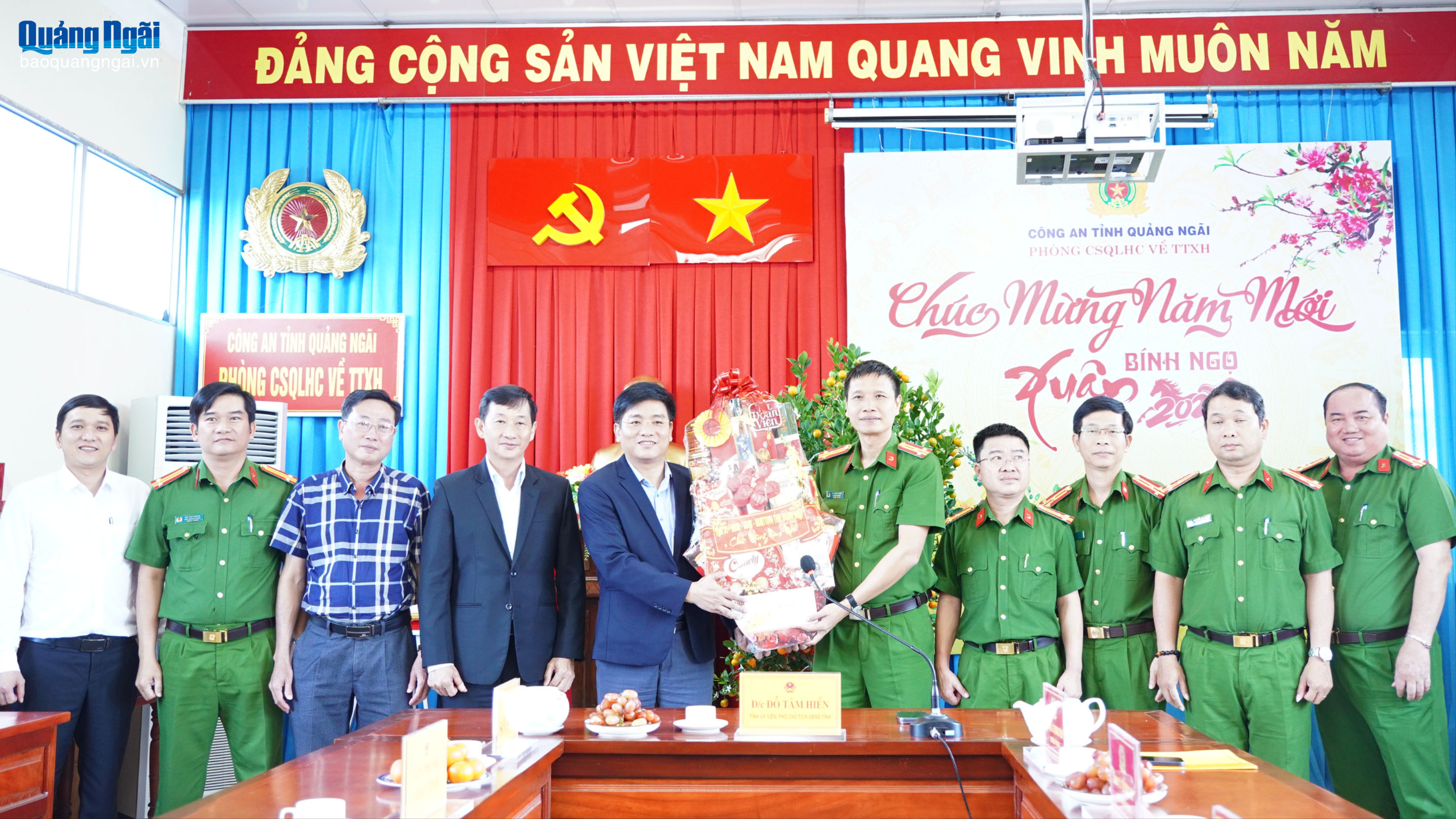 Lãnh đạo tỉnh thăm, chúc Tết các đơn vị làm việc xuyên Tết