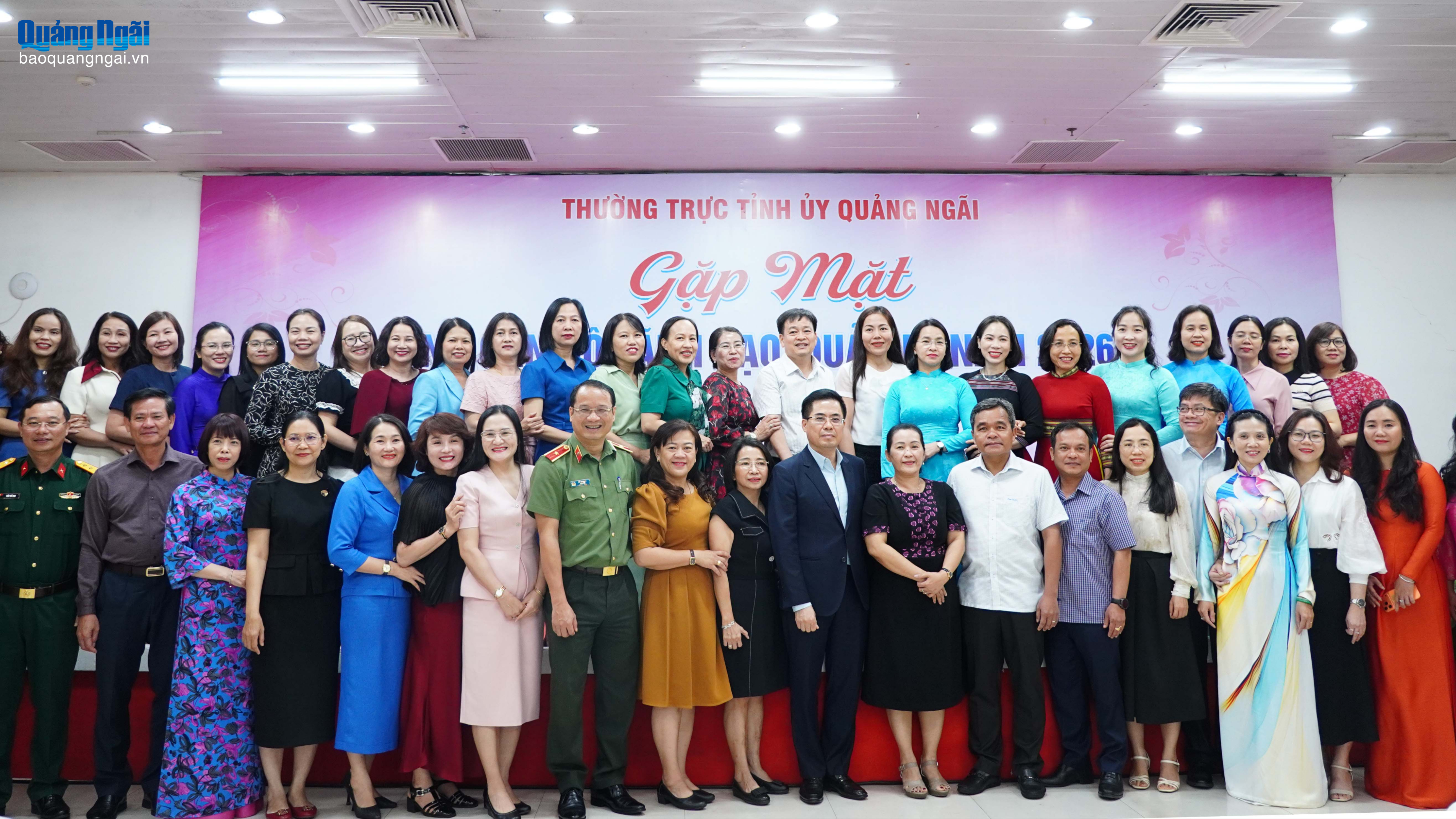 Thường trực Tỉnh ủy gặp mặt cán bộ nữ