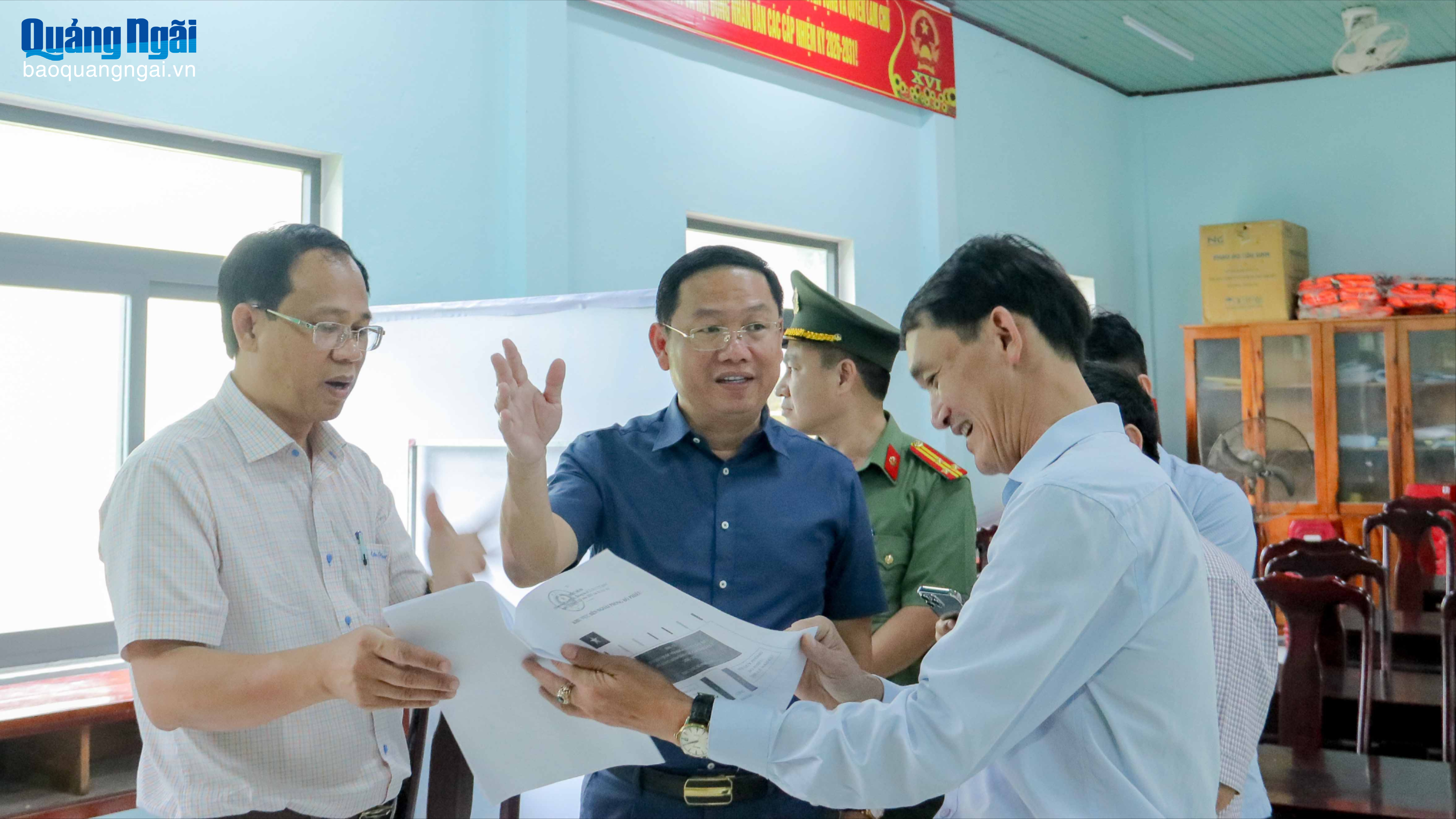 Phó Chủ tịch UBND tỉnh Nguyễn Công Hoàng kiểm tra công tác chuẩn bị bầu cử