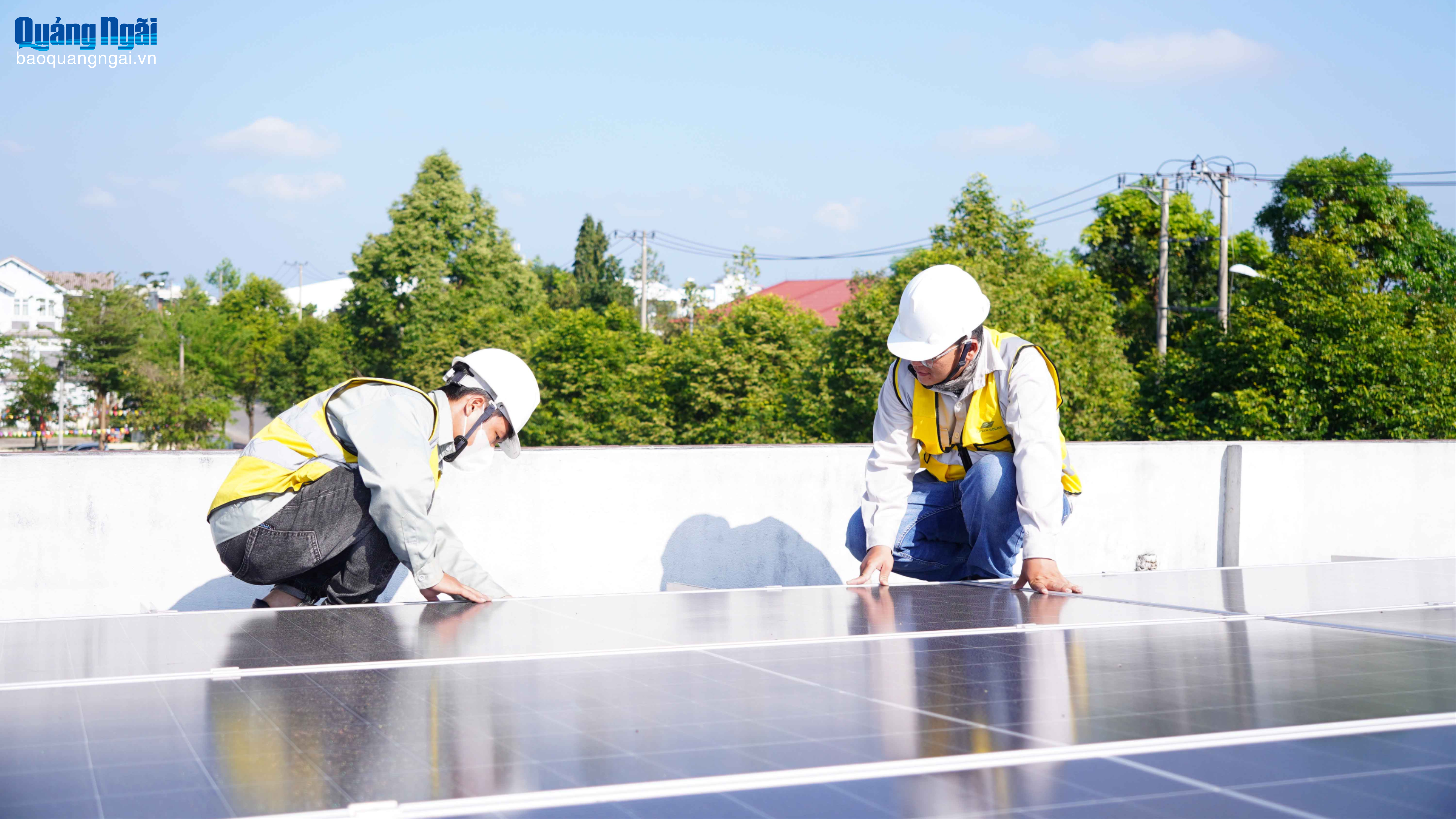 Tiết kiệm điện để phát triển xanh và bền vững