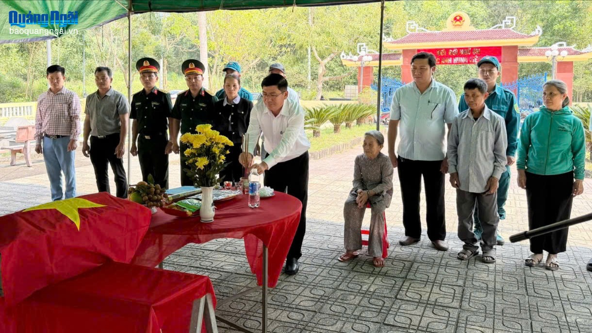 Truy điệu và an táng hài cốt liệt sĩ