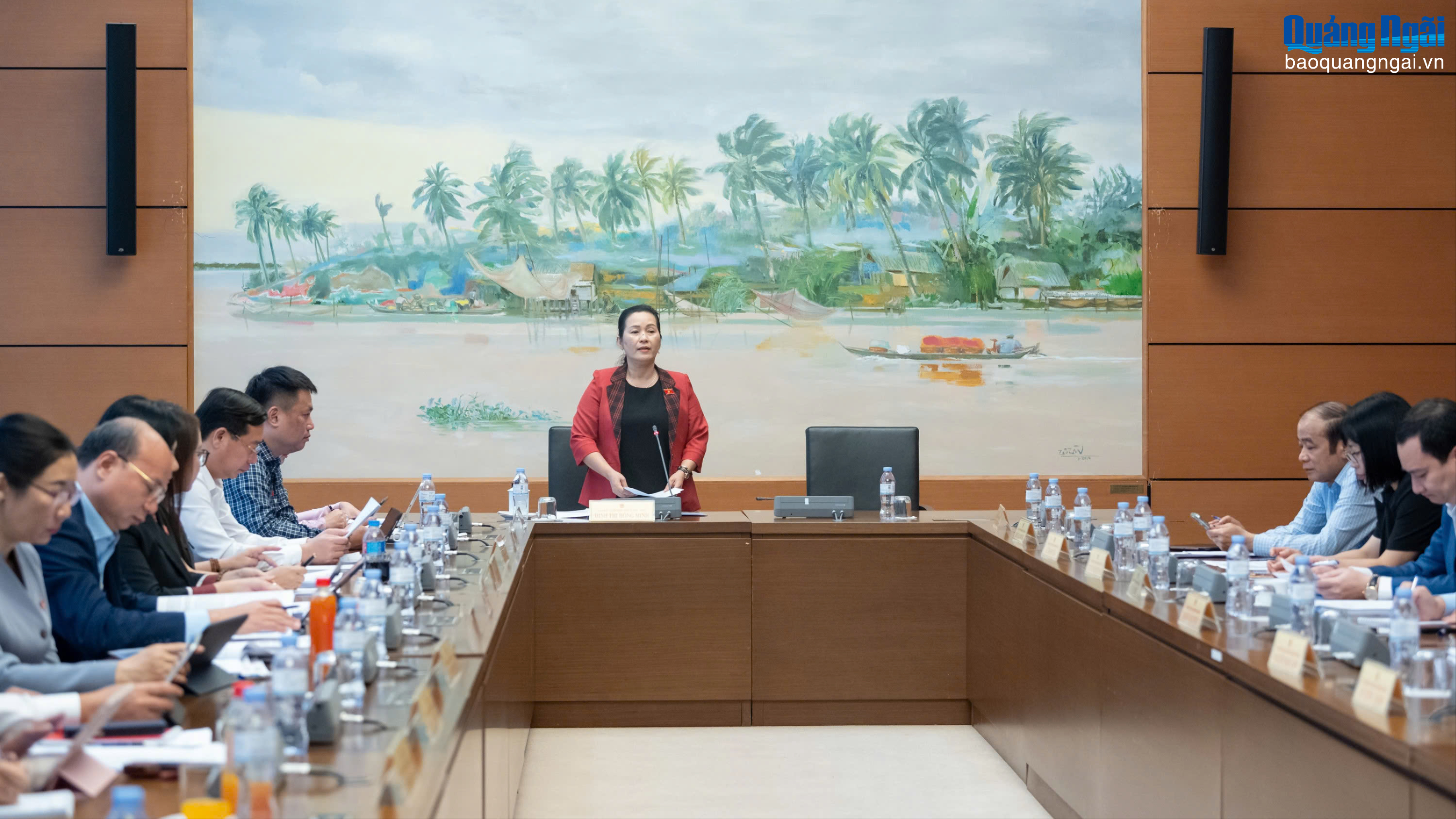 Đóng góp nhiều ý kiến cho dự thảo nghị quyết về văn hóa và thí điểm luật sư công