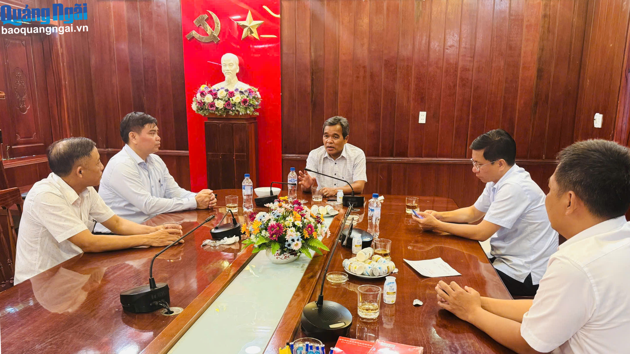 Bí thư Tỉnh ủy Hồ Văn Niên thăm, làm việc với xã Minh Long và xã Sơn Mai