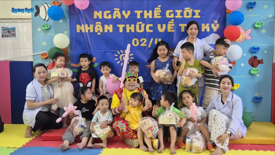 Quan tâm, đồng hành cùng trẻ rối loạn phổ tự kỷ