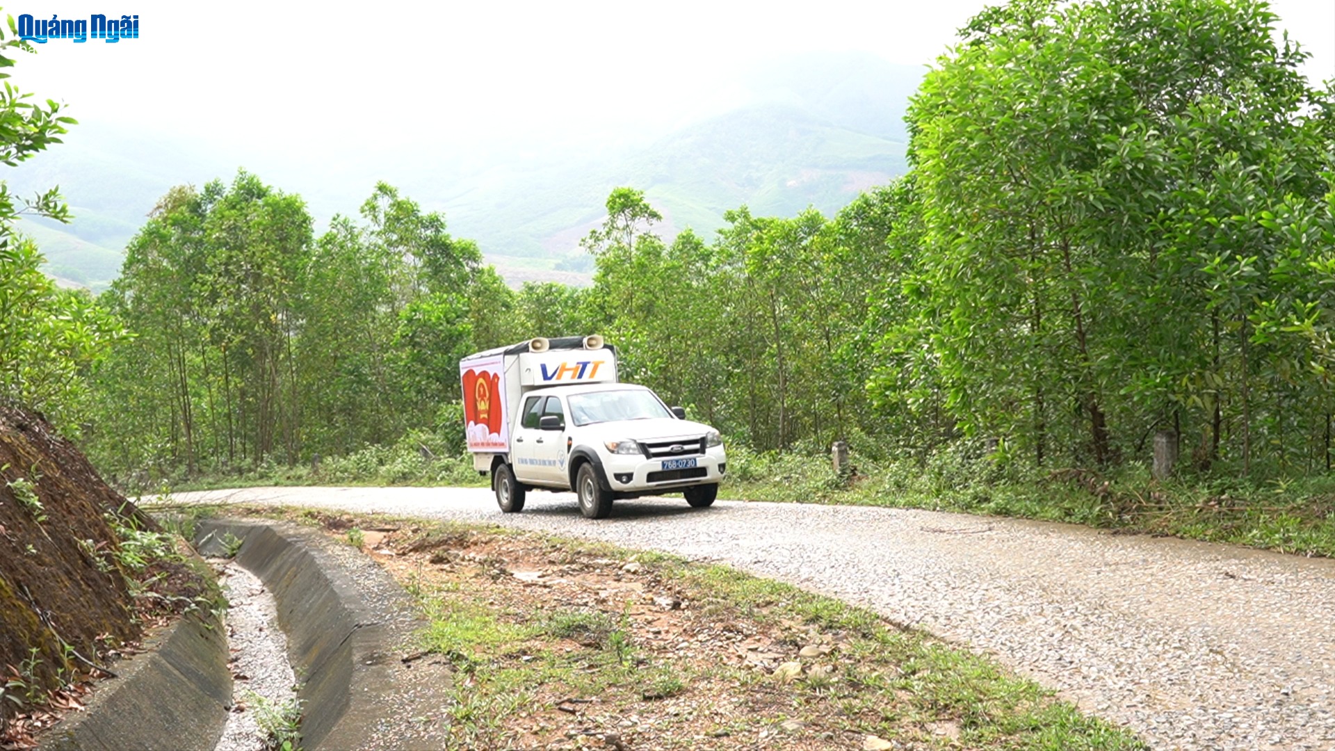 Đem lá phiếu đến những vùng khó