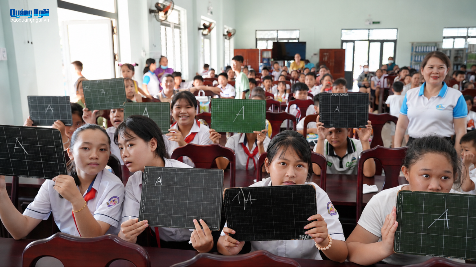Hội Khuyến học xã Bình Chương tổ chức vui Tết Thiếu nhi cho học sinh