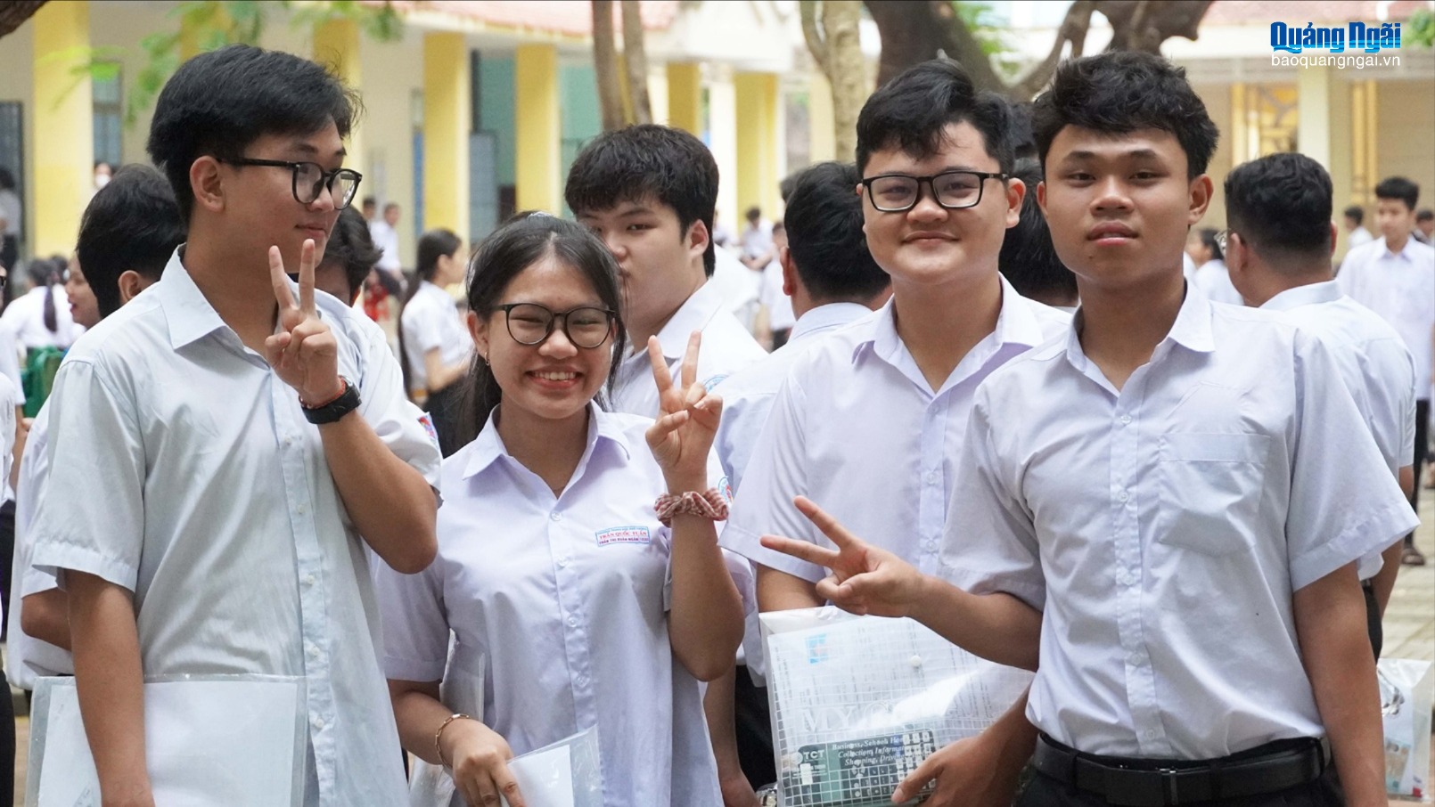 [Ảnh]. Sĩ tử tự tin thi tốt nghiệp trung học phổ thông