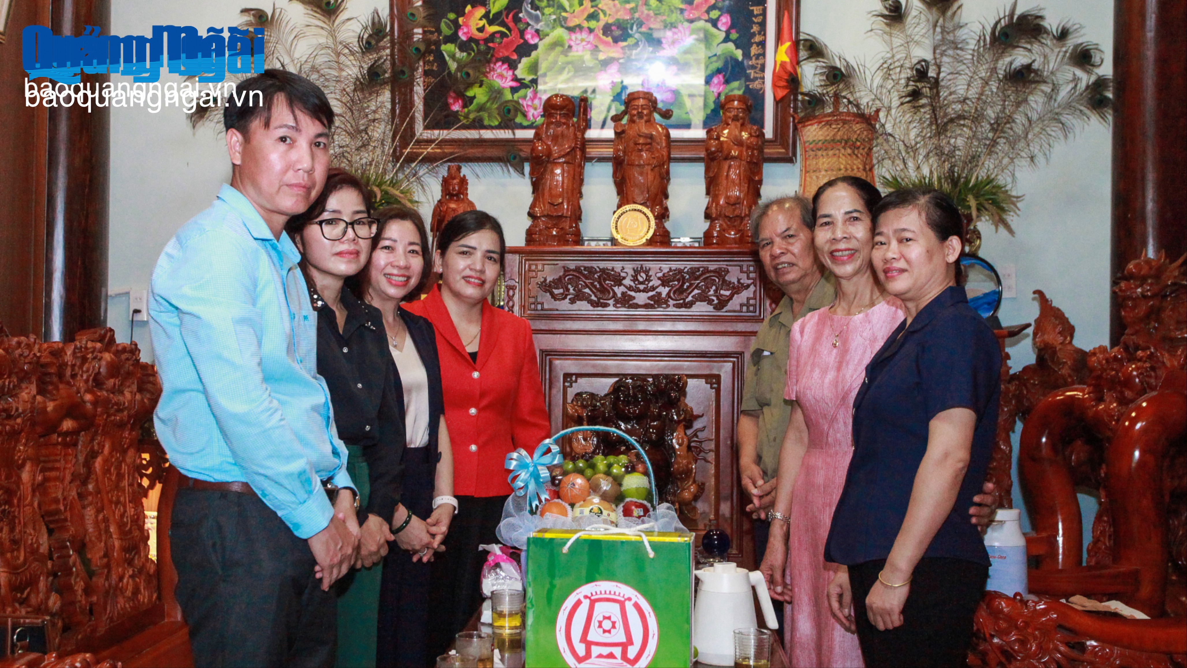 Phó Chủ tịch Thường trực UBND tỉnh Y Ngọc thăm, tặng quà gia đình chính sách tiêu biểu