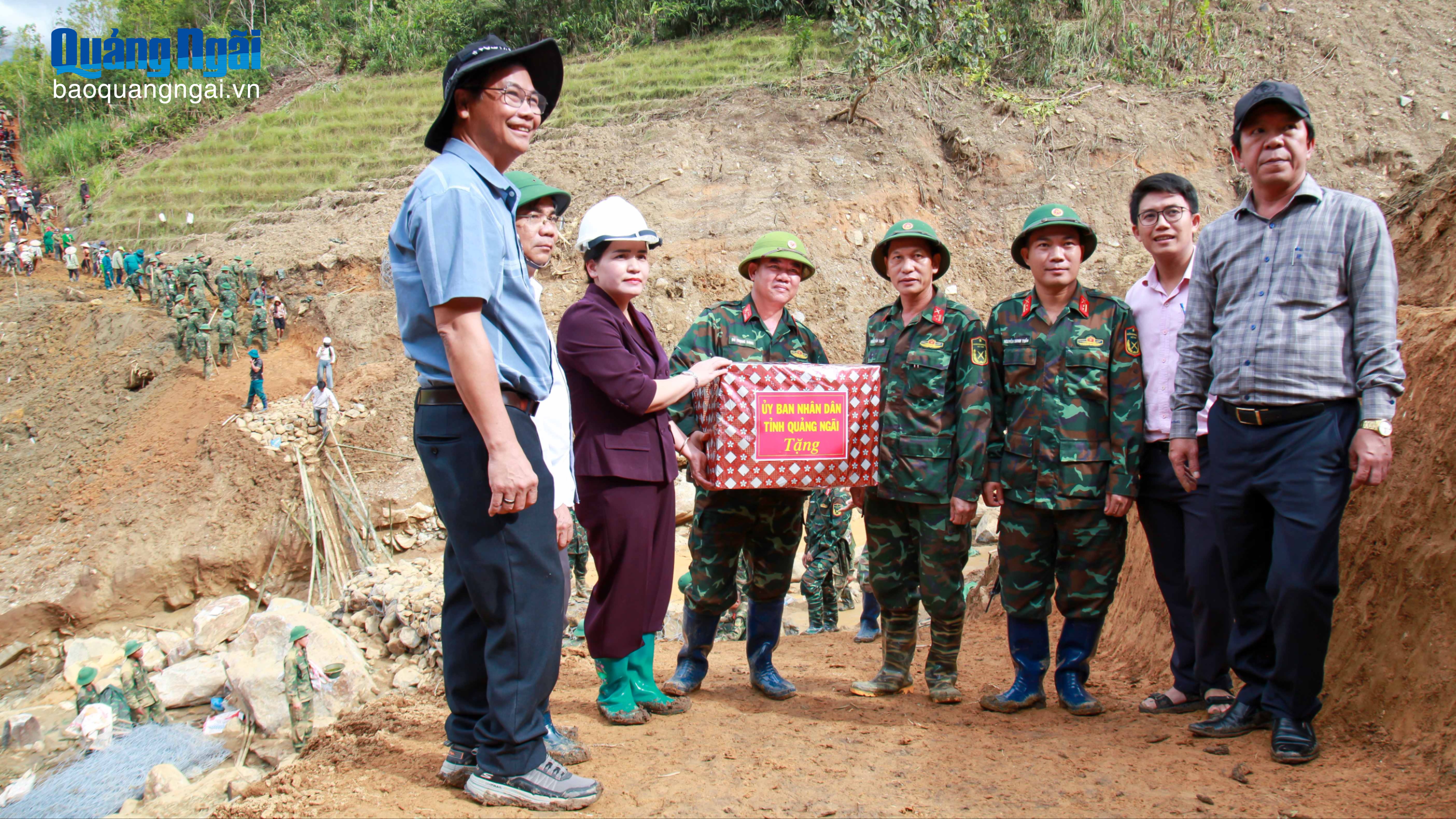 Phó Chủ tịch Thường trực UBND tỉnh Y Ngọc kiểm tra, chỉ đạo khắc phục bão lũ tại xã Ngọc Linh
