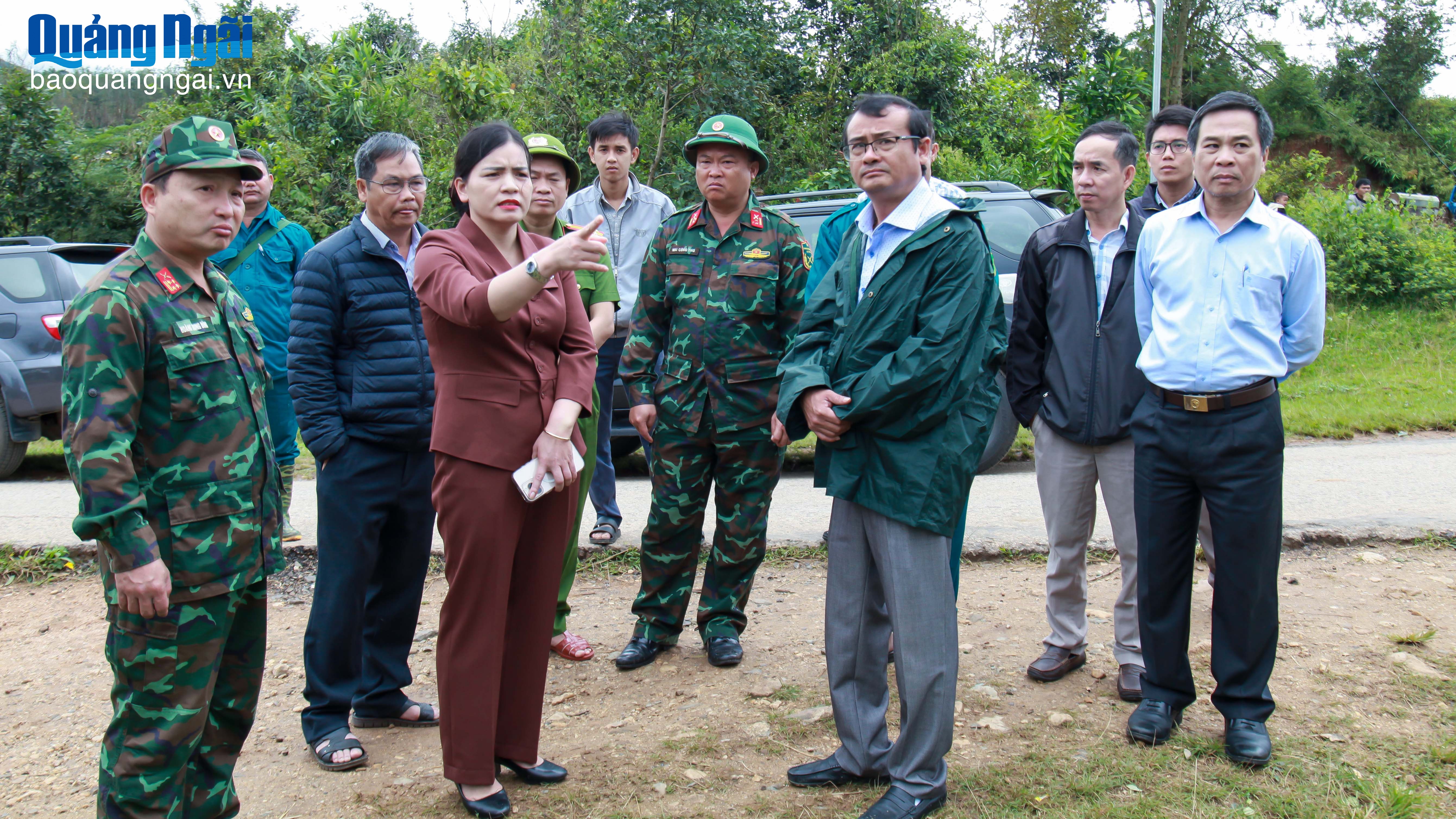 Phó Chủ tịch Thường trực UBND tỉnh Y Ngọc kiểm tra sau bão số 13 tại khu vực phía tây