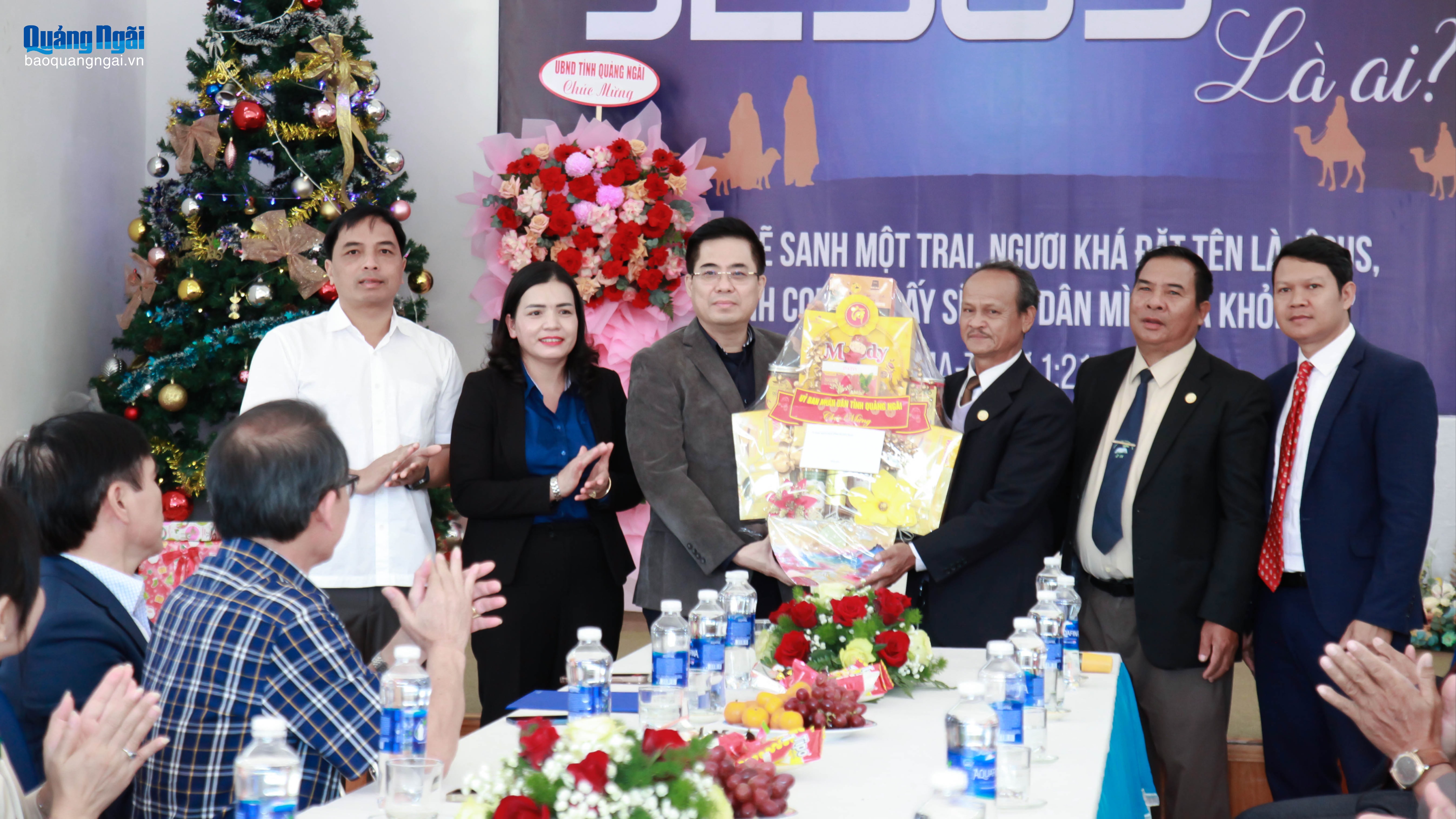 Chủ tịch UBND tỉnh Nguyễn Hoàng Giang thăm, chúc mừng Hội thánh Tin lành Đăk Glei