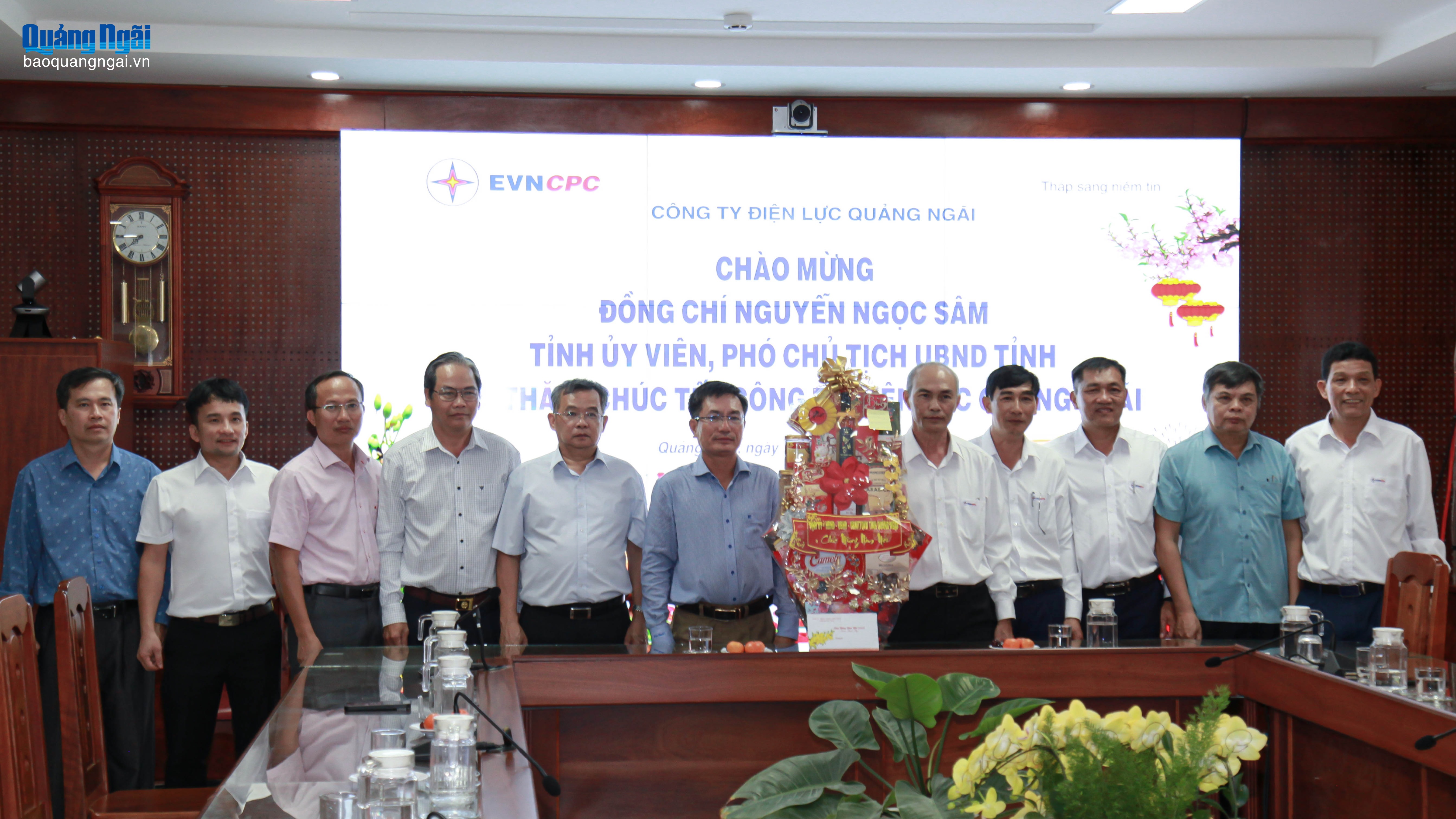 Phó Chủ tịch UBND tỉnh Nguyễn Ngọc Sâm thăm, chúc Tết các đơn vị làm nhiệm vụ đêm giao thừa