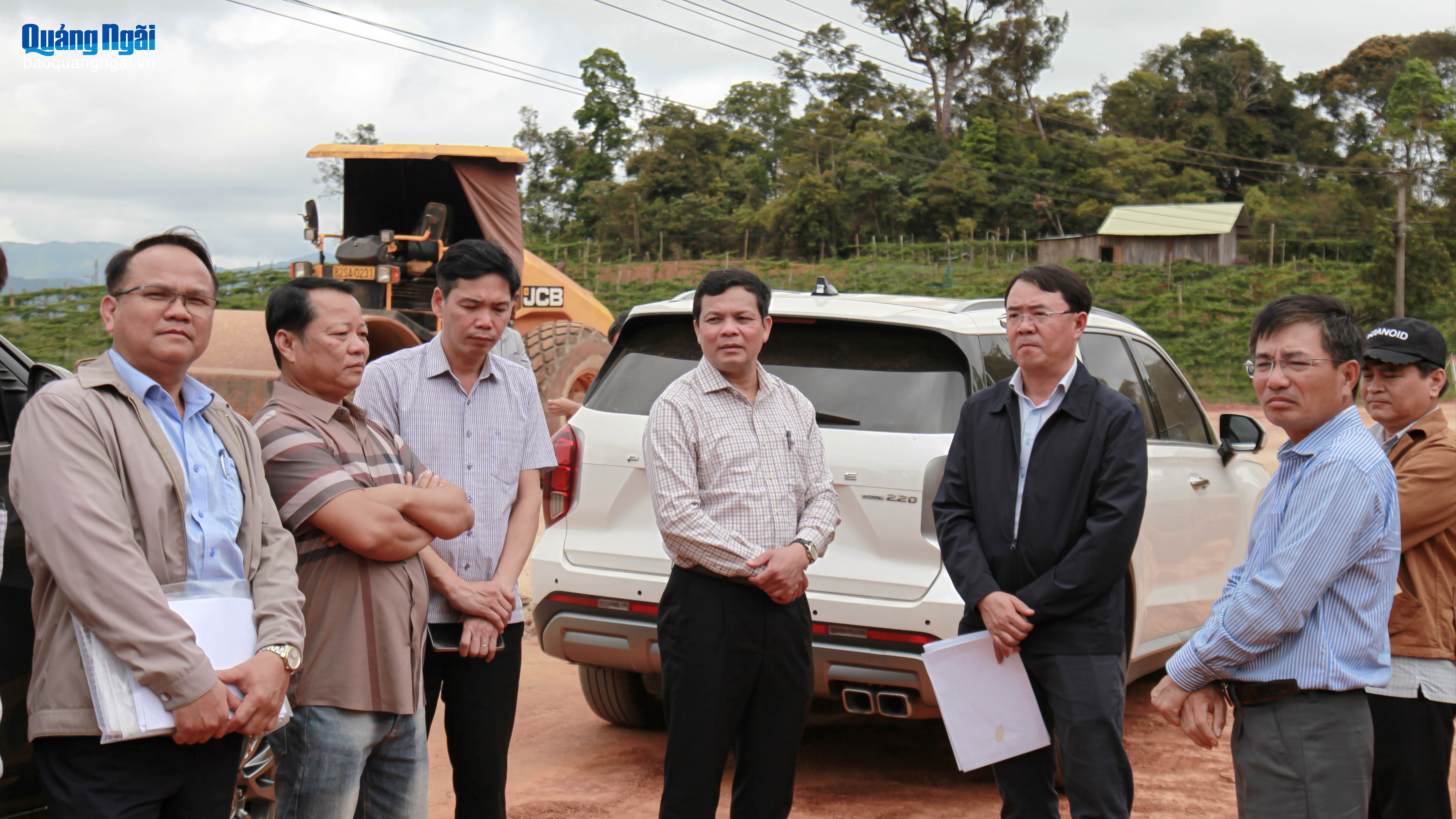 Phó Bí thư Tỉnh ủy, Chủ tịch HĐND tỉnh Nguyễn Đức Tuy kiểm tra tiến độ thực hiện dự án Tỉnh lộ 676