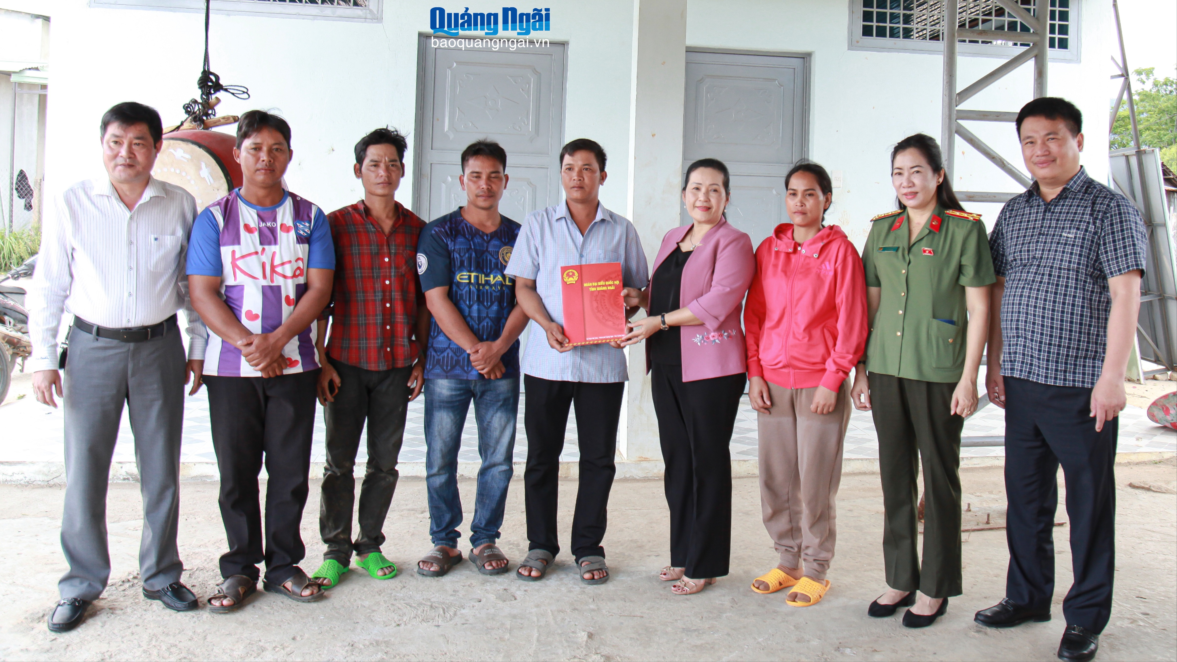 Đại biểu Quốc hội tỉnh thăm người dân làng Kon Brăp Ju