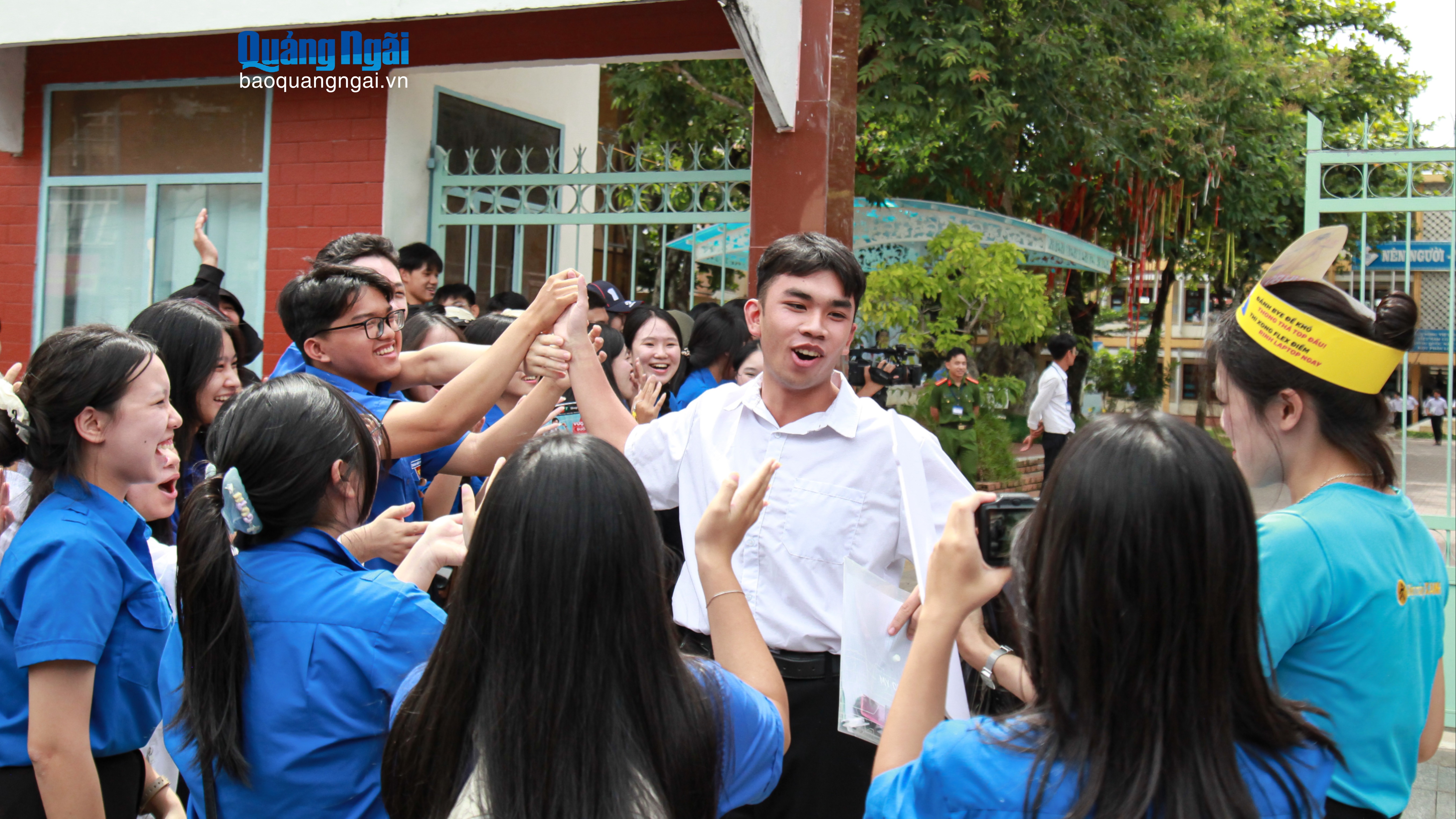 Mùa thi tràn đầy yêu thương
