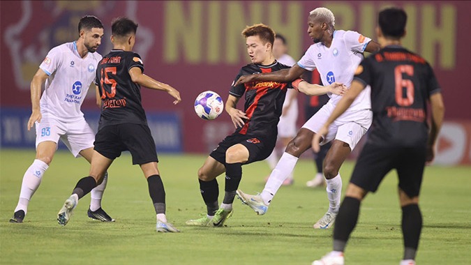 Ninh Bình quật ngã nhà vô địch