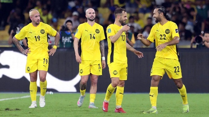 Bóng đá Malaysia “đi tắt đón đầu” bị lỗi
