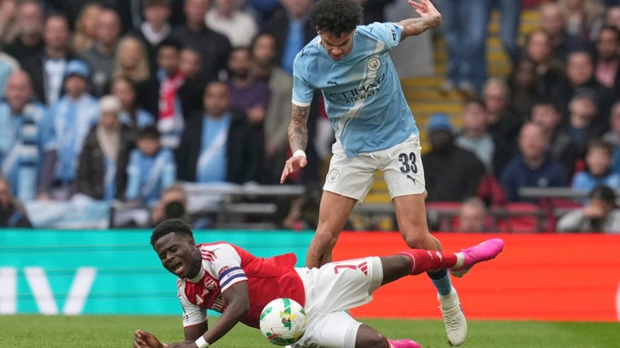 Arsenal tan mộng “ăn bốn”