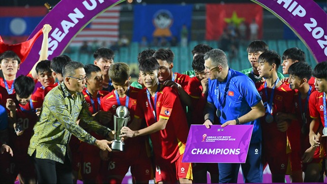 U17 Việt Nam đĩnh đạc lên ngôi