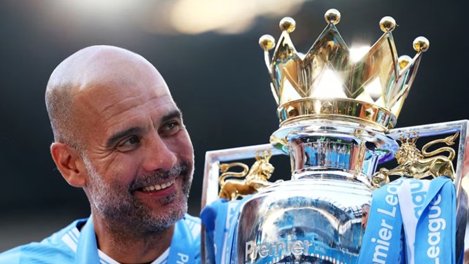 Pep Guardiola mãi là tượng đài ở Man City