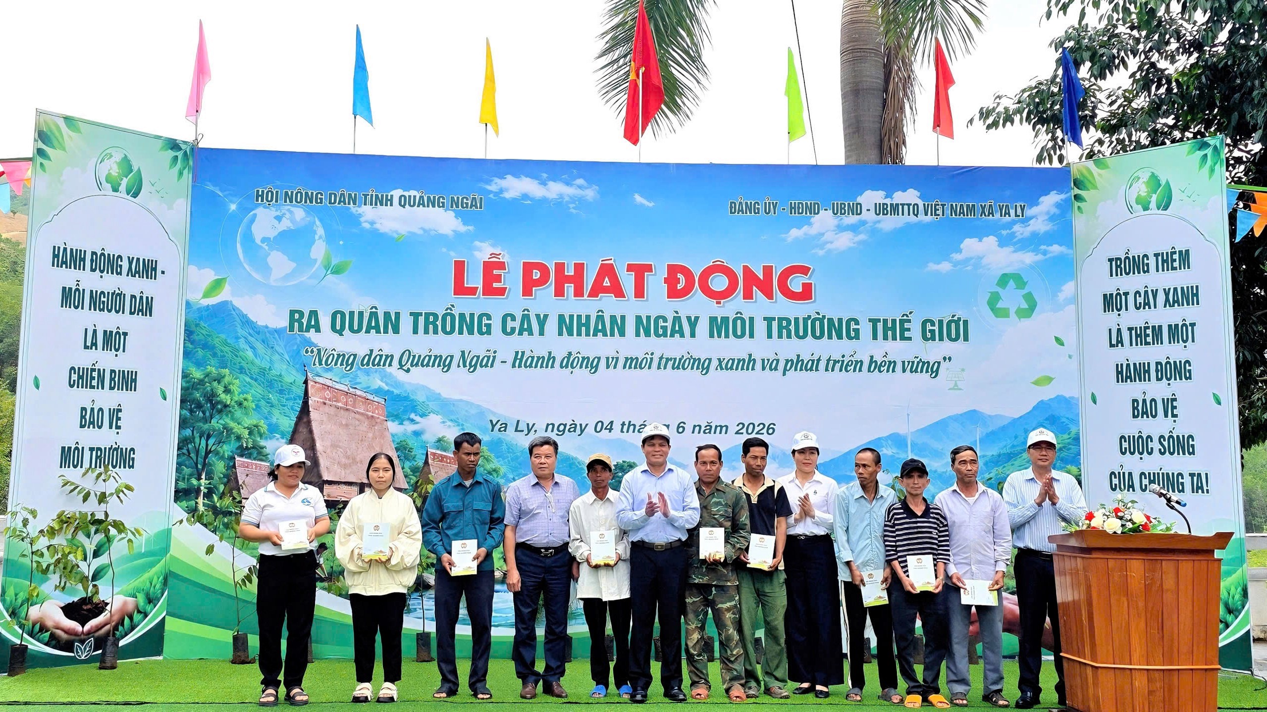 Chủ tịch HĐND tỉnh Nguyễn Đức Tuy dự Lễ phát động ra quân trồng cây tại xã Ya Ly