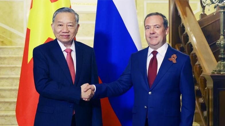 Tổng Bí thư Tô Lâm hội kiến Chủ tịch Đảng Nước Nga Thống nhất Dmitry Medvedev