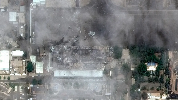 Israel tấn công Hodeidah và các khu vực cảng của Yemen