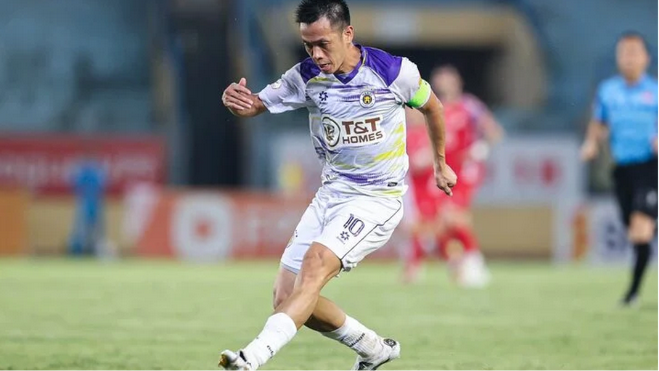 Văn Quyết tạo siêu phẩm, Hà Nội FC thắng đậm TP.HCM