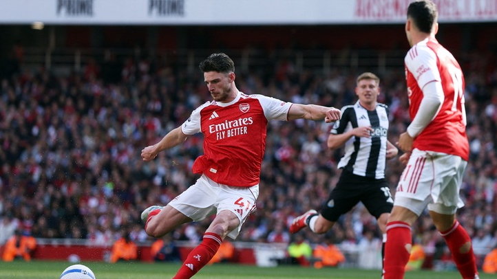 Siêu phẩm của Declan Rice giúp Arsenal giành vé dự Champions League