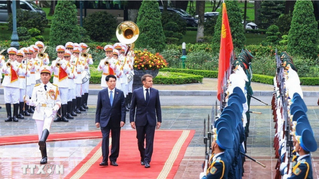 Chủ tịch nước Lương Cường chủ trì lễ đón Tổng thống Cộng hòa Pháp