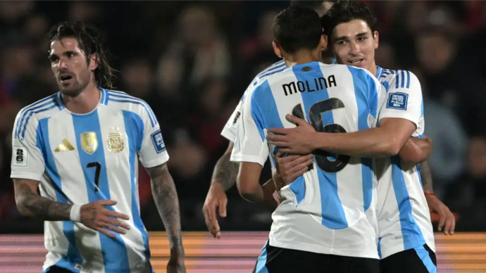 Argentina thắng trận thứ tư liên tiếp, vô đối vòng loại Nam Mỹ