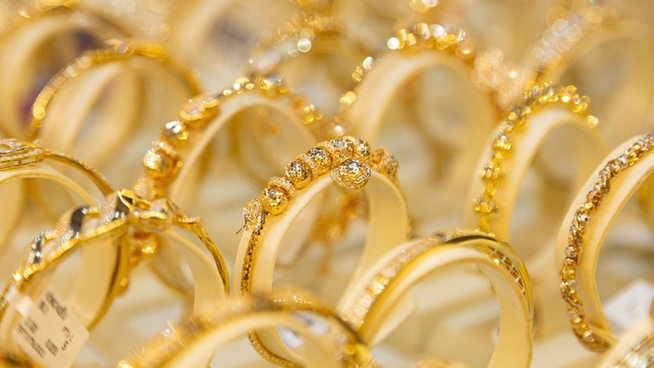Giá vàng hôm nay 23/7: Tiếp tục đi lên, vượt xa mốc 3.400 USD/ounce