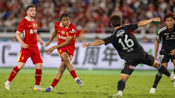 Liverpool ngược dòng thắng Yokohama F. Marinos, tài năng trẻ tỏa sáng