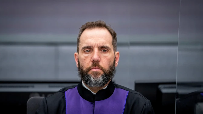 Cựu công tố viên đặc biệt từng truy tố ông Trump bị điều tra