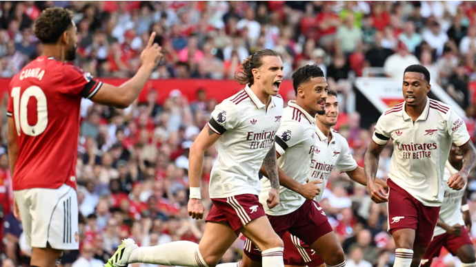 Man United gục ngã tại Old Trafford