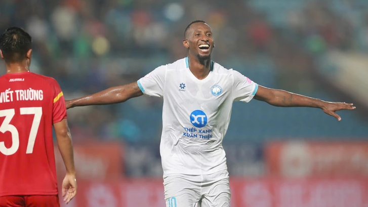 CLB Nam Định ngược dòng thắng PVF-CAND