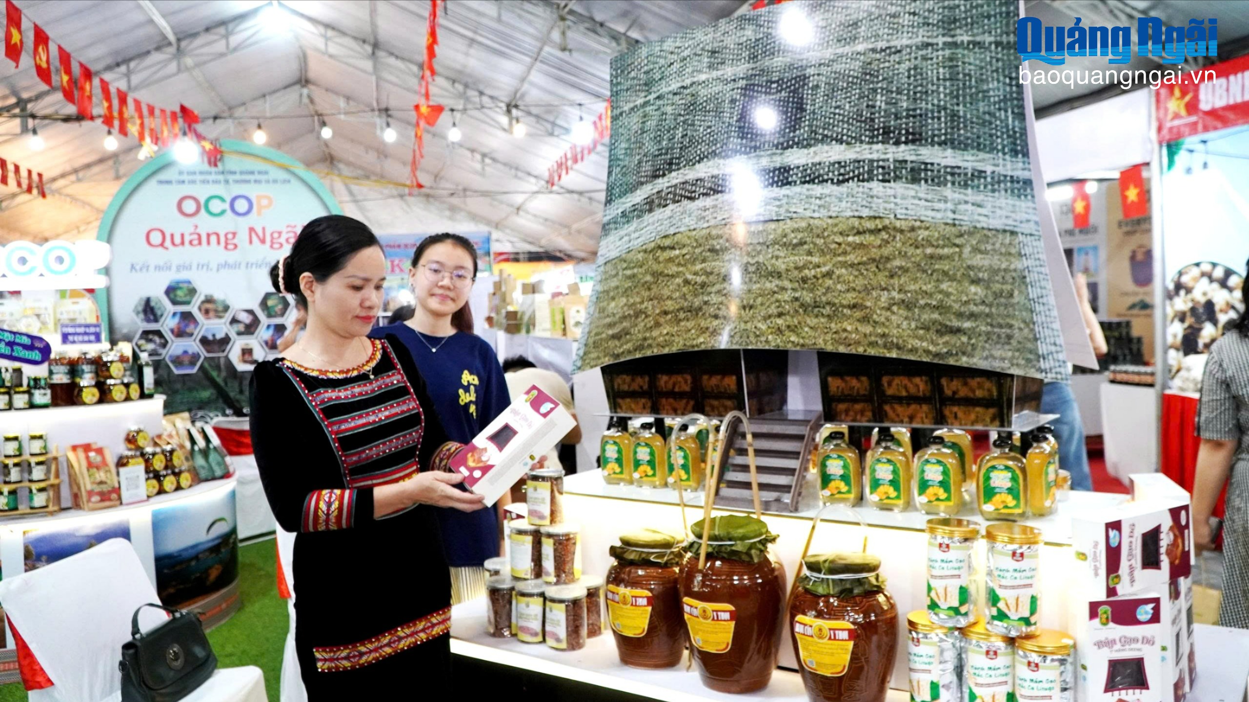 Hỗ trợ nông dân quảng bá, tiêu thụ sản phẩm OCOP