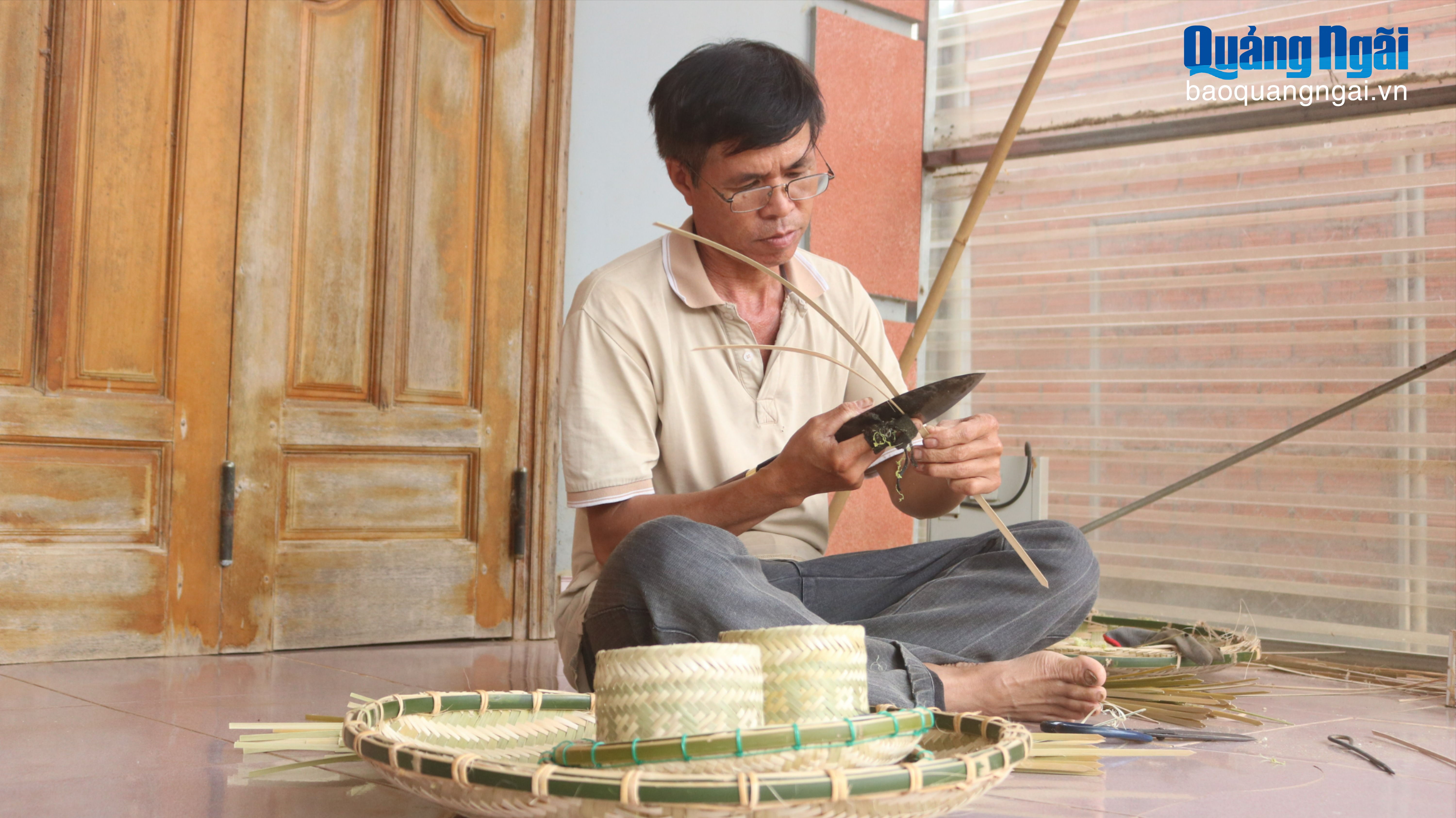 Người Mường giữ nghề đan lát trên vùng đất mới