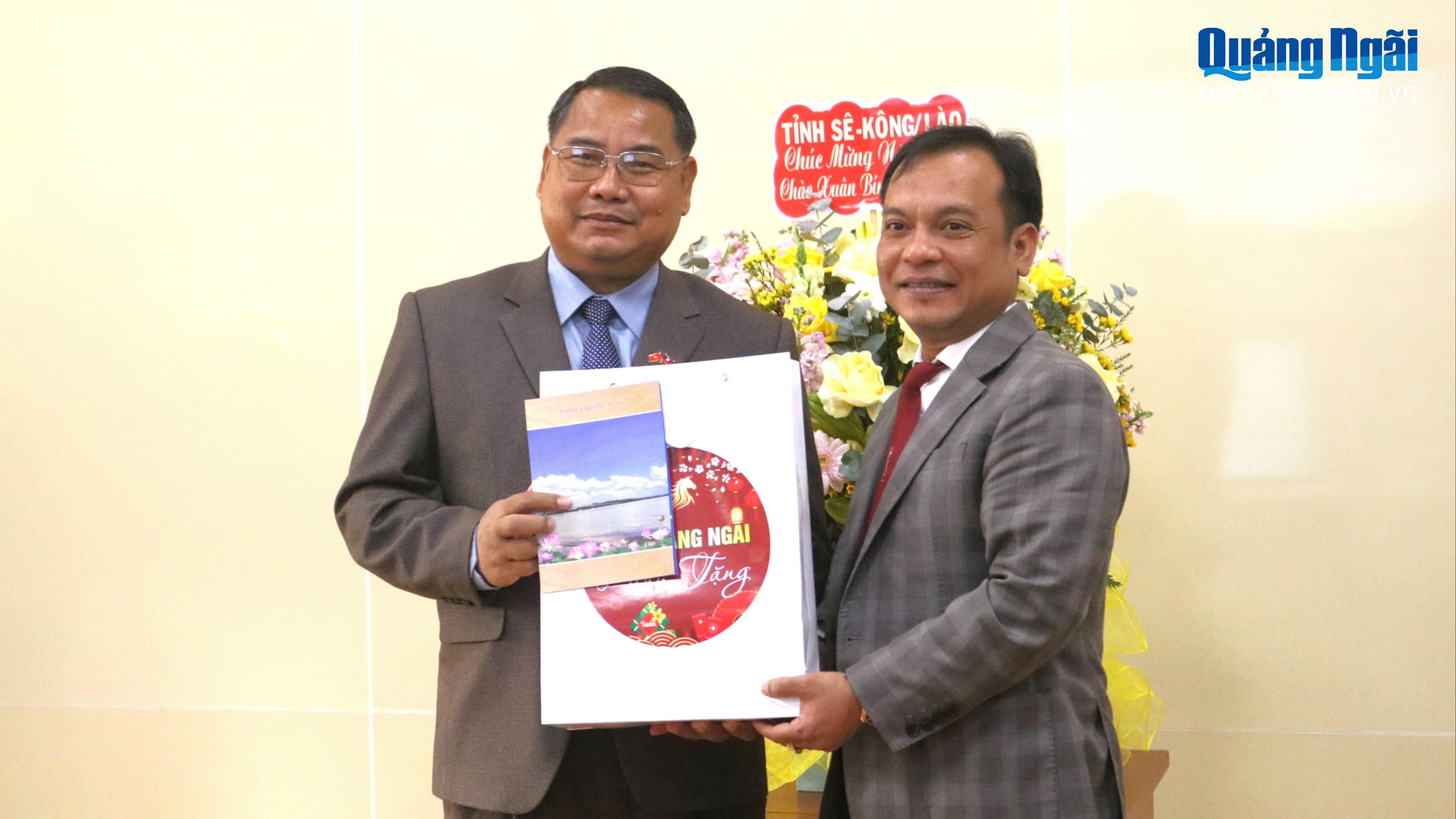 Đoàn đại biểu tỉnh Sê-kông (Lào) thăm, chúc Tết tại Quảng Ngãi