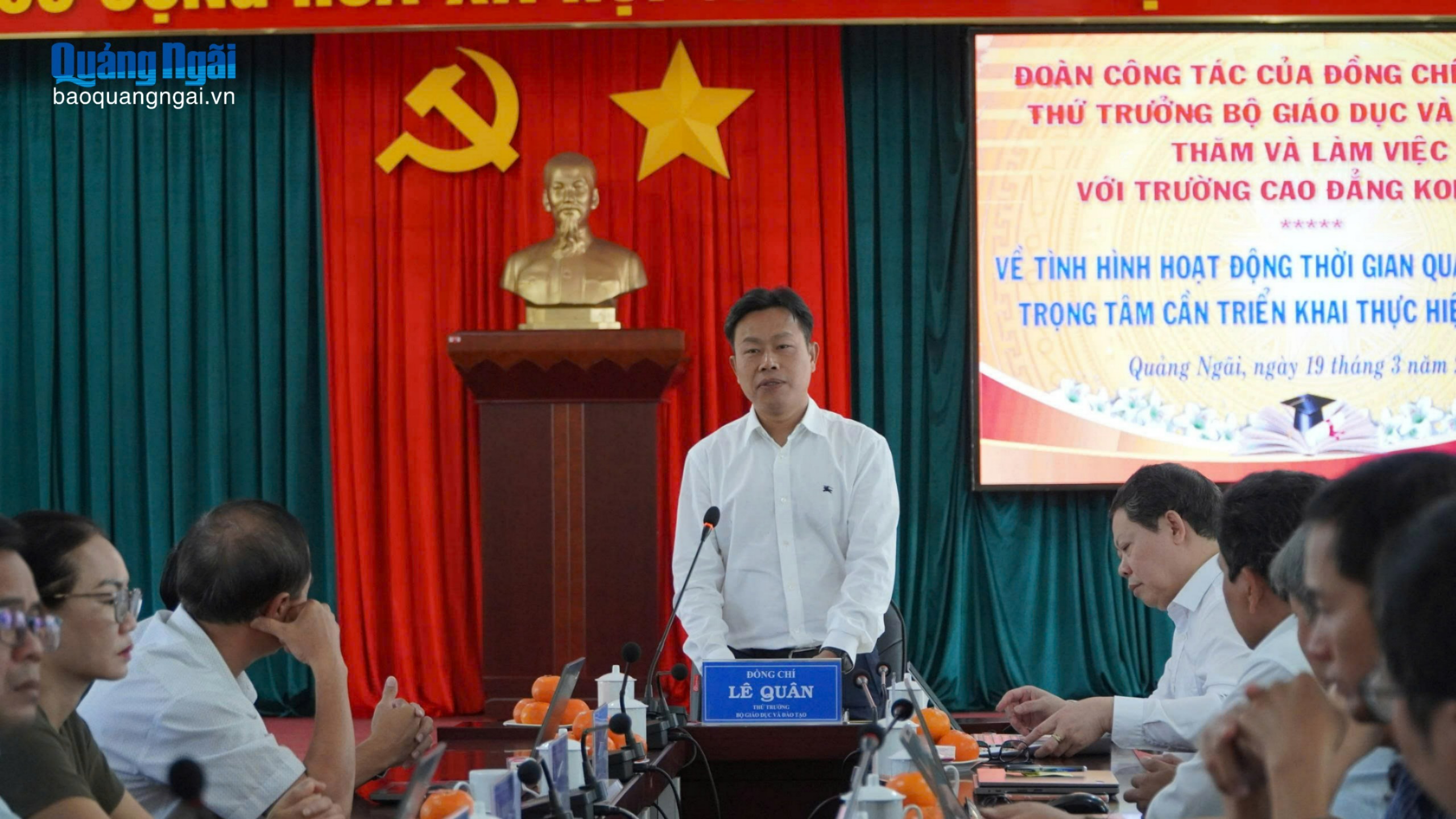 Thứ trưởng Bộ Giáo dục và Đào tạo Lê Quân làm việc với Trường Cao đẳng Kon Tum