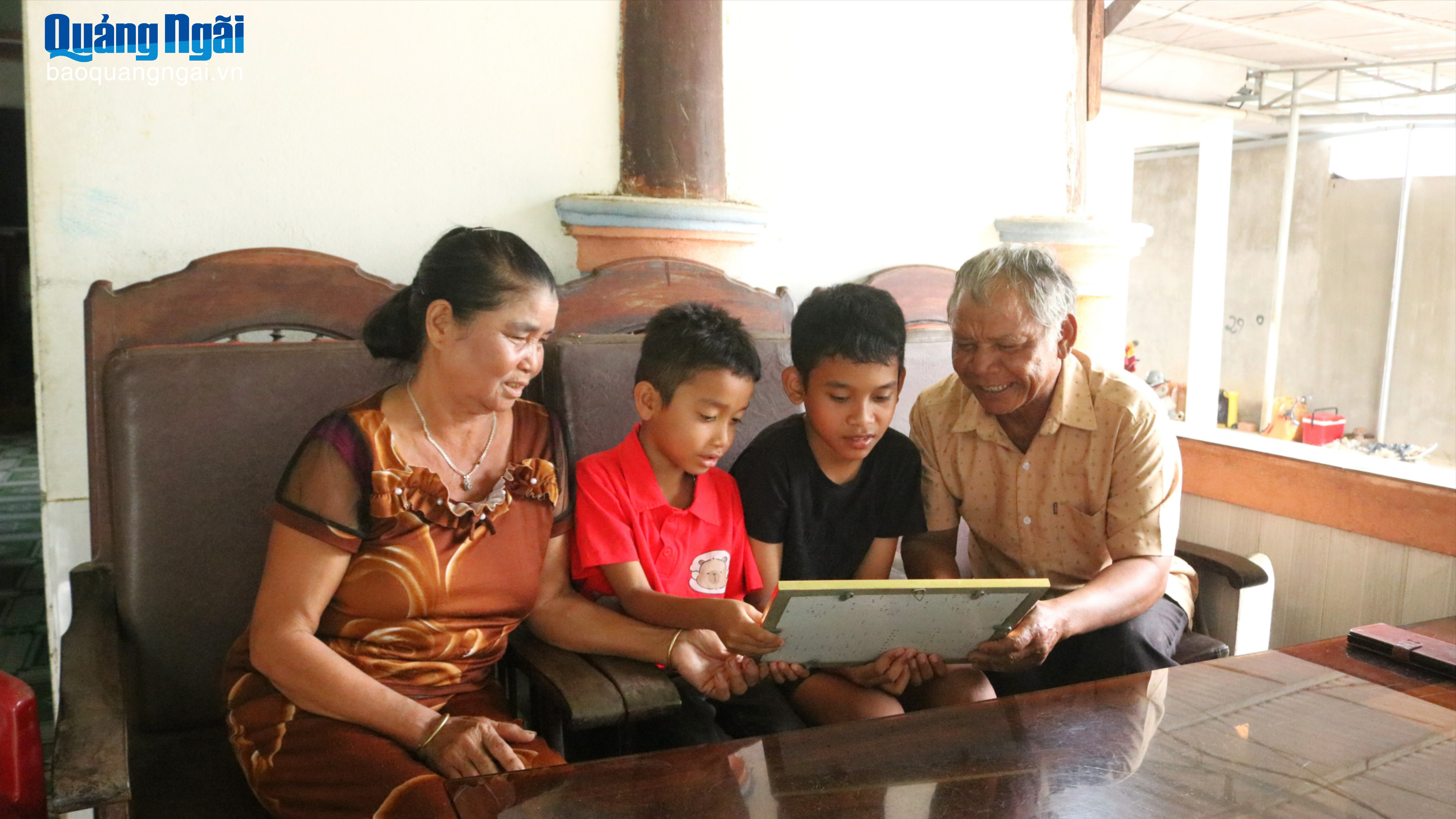 Chuyện về gia đình hiếu học ở vùng cao