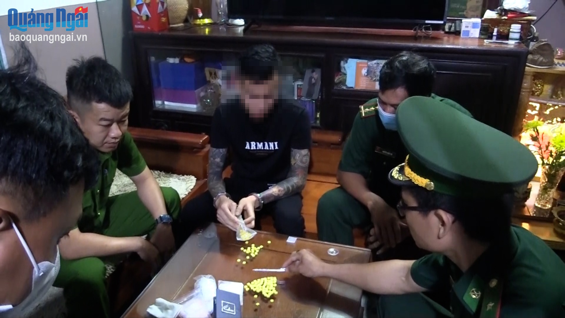 Bắt giữ 3 đối tượng, thu giữ hàng trăm viên ma túy tổng hợp