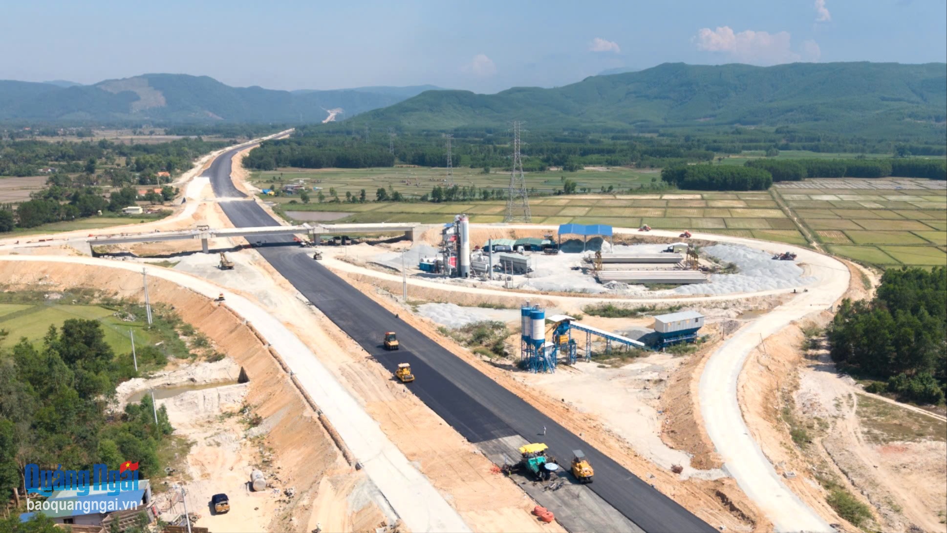 Cao tốc Quảng Ngãi - Hoài Nhơn: Sôi động nhịp thi công, bứt tốc về đích